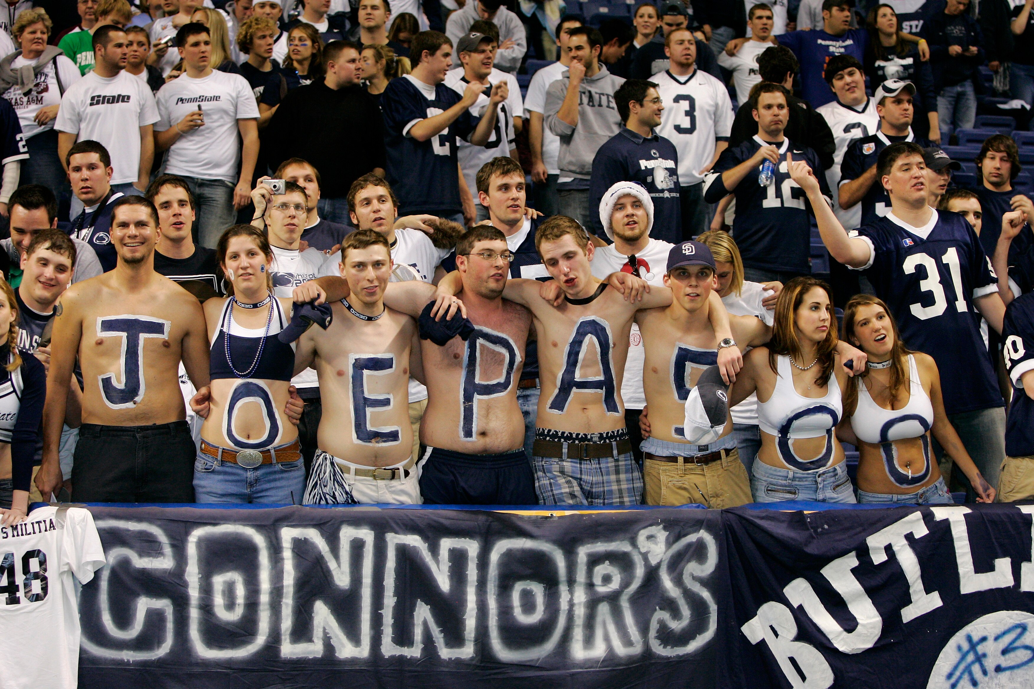 SAN ANTONIO - DECEMBER 29:  Fans honor head coach Joe Paterno of the Penn State Nittany Lions for his 500th game as head coach during the Valero Alamo Bowl against the Texas A&M Aggies on December 29, 2007 at the Alamodome in San Antonio, Texas.  Penn Sta