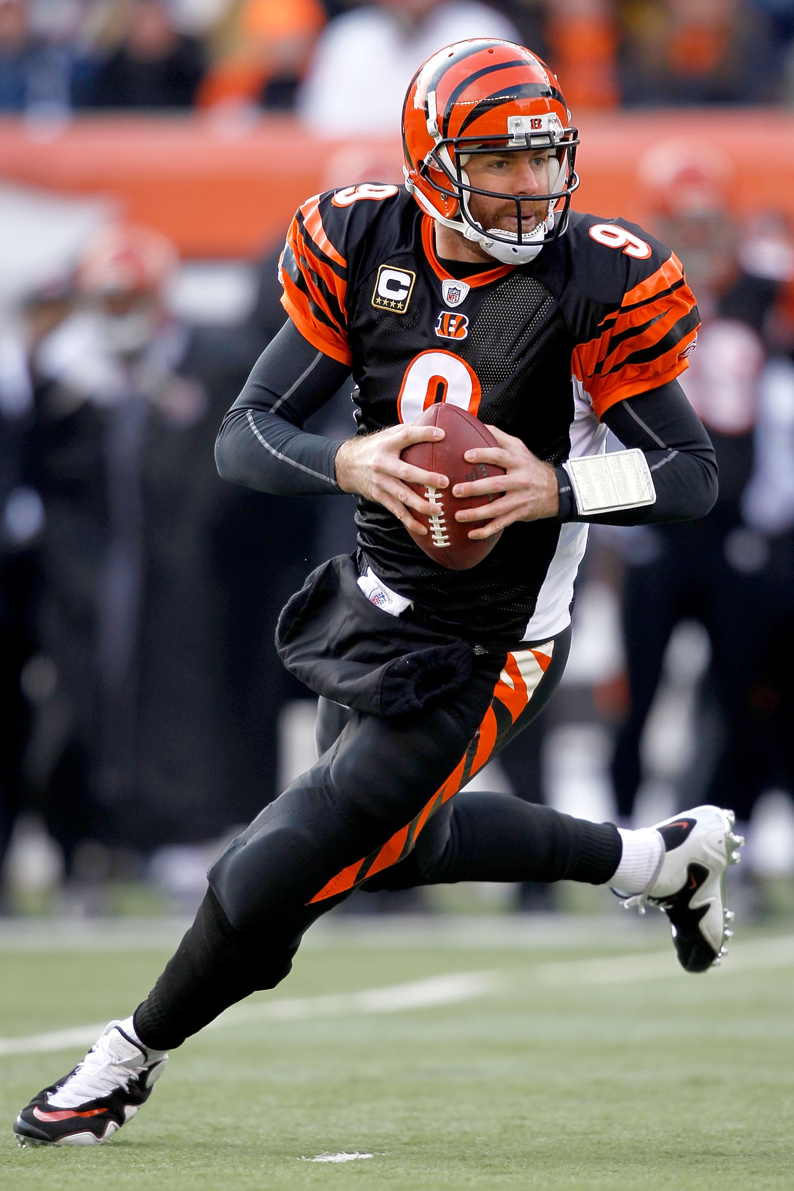 CINCINNATI, OH - DECEMBER 19:  Quarterback Carson Palmer #9 of the Cincinnati Bengals rolls out of the pocket while playing the Cleveland Browns at Paul Brown Stadium on December 19, 2010 in Cincinnati, Ohio.  (Photo by Matthew Stockman/Getty Images)