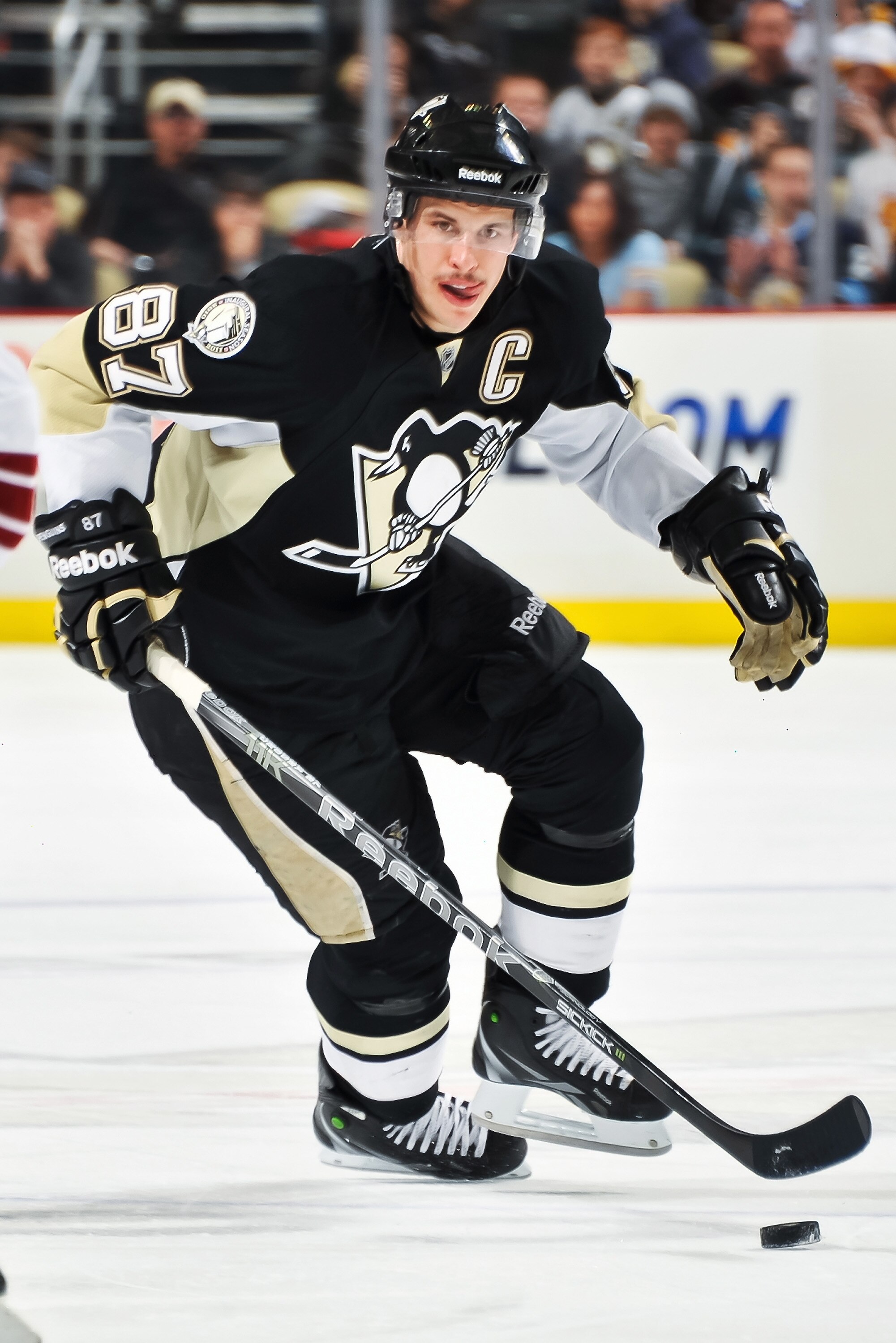 PITTSBURGH, PA - DECEMBER 20:  Sidney Crosby #87 of the Pittsburgh Penguins skates with the puck against the Phoenix Coyotes on December 20, 2010 at CONSOL Energy Center in Pittsburgh, Pennsylvania.  (Photo by Jamie Sabau/Getty Images)