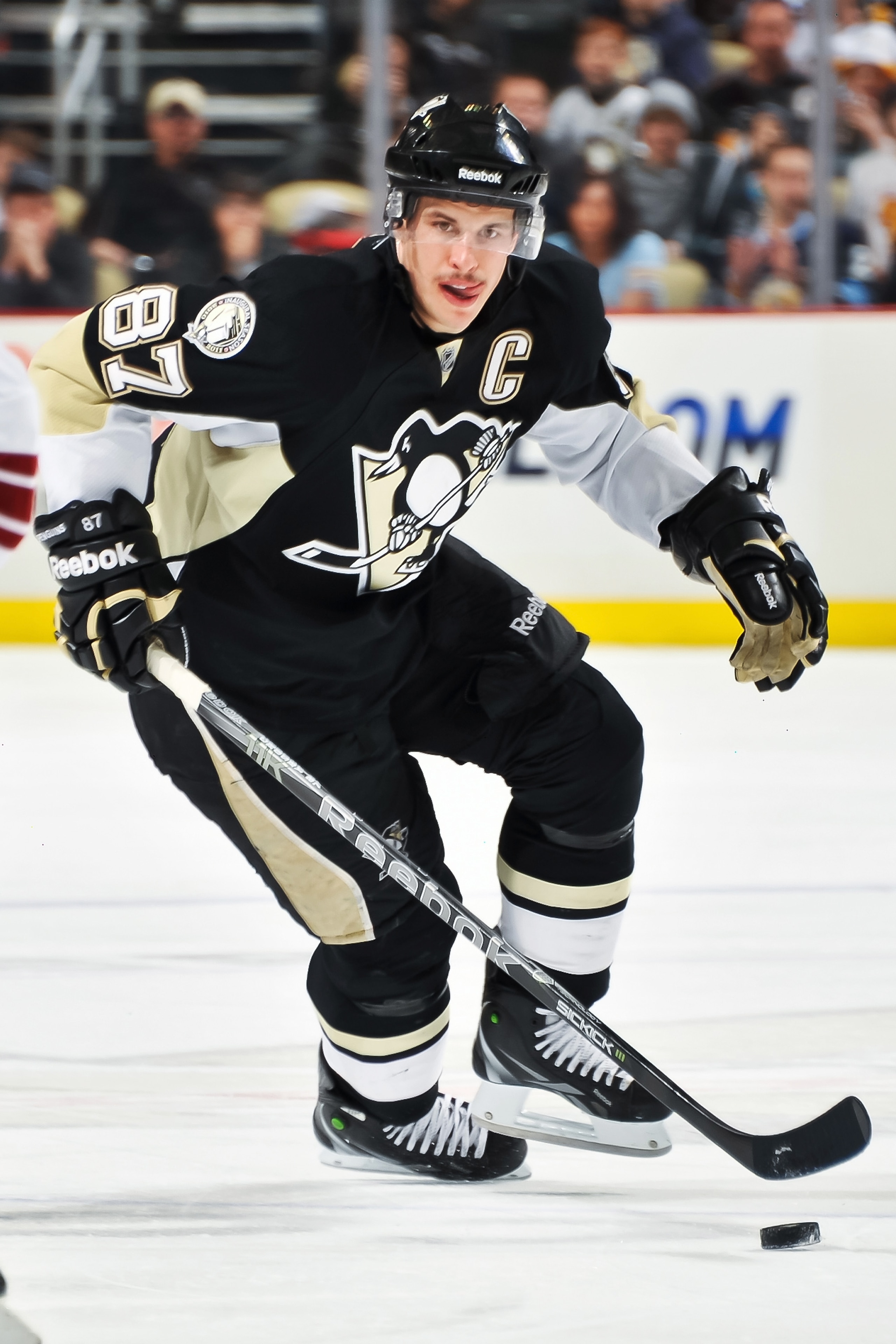 PITTSBURGH, PA - DECEMBER 20:  Sidney Crosby #87 of the Pittsburgh Penguins skates with the puck against the Phoenix Coyotes on December 20, 2010 at CONSOL Energy Center in Pittsburgh, Pennsylvania.  (Photo by Jamie Sabau/Getty Images)