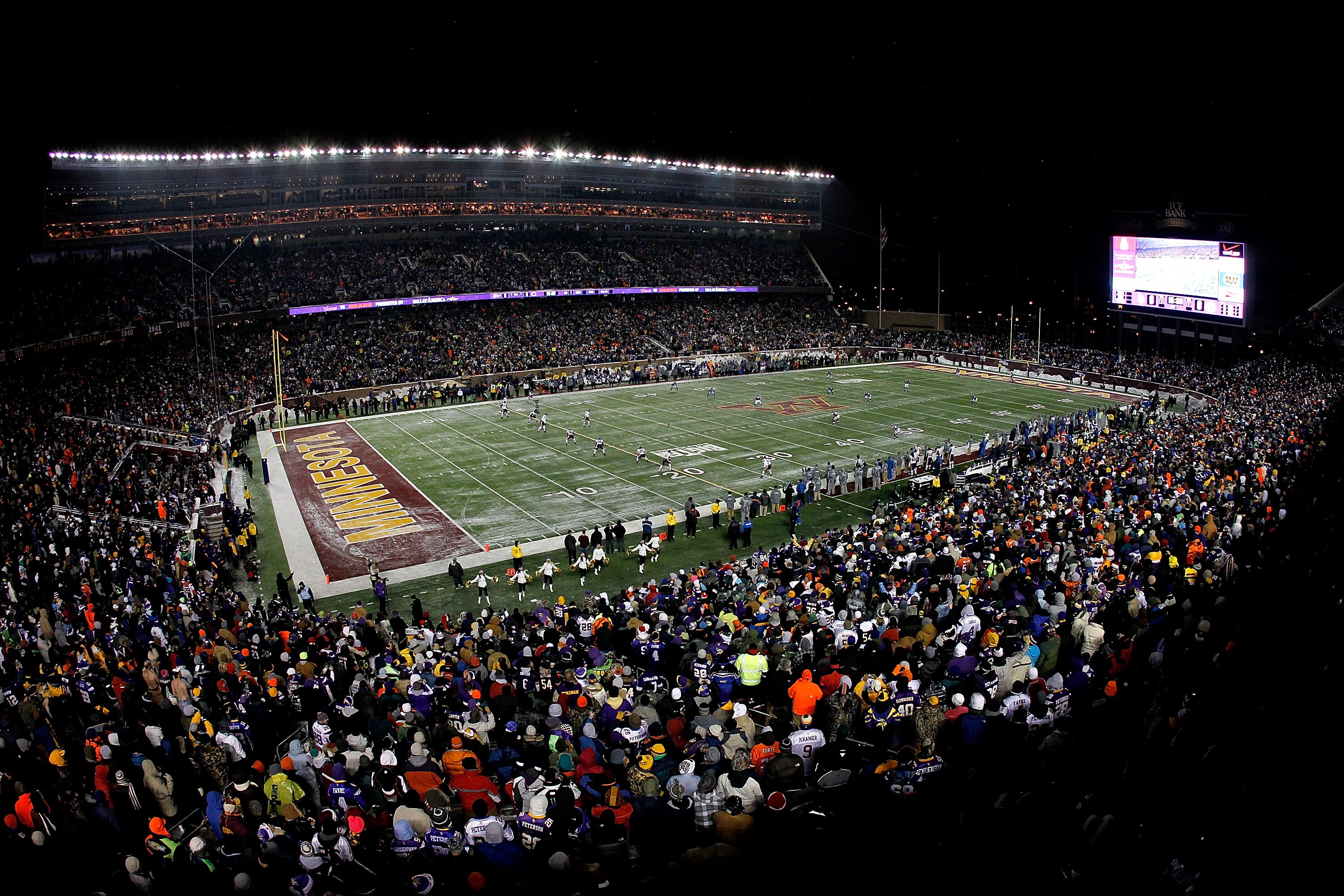 MINNEAPOLIS, MN - DECEMBER 20:  The Chicago Bears kick off to the Minnesota Vikings at TCF Bank Stadium on December 20, 2010 in Minneapolis, Minnesota.  (Photo by Matthew Stockman/Getty Images)