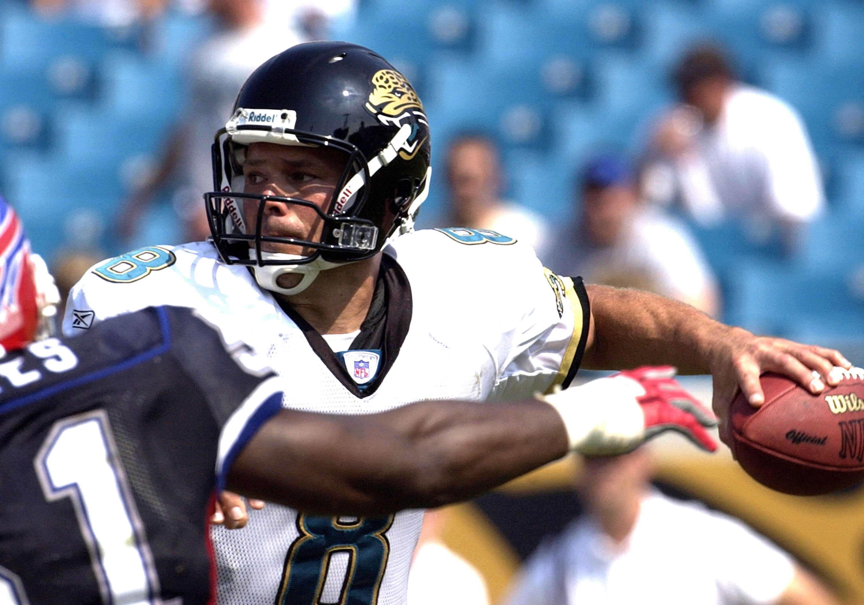 Jacksonville Jaguars quarterback Mark Brunell sets to pass   Sunday, September 14, 2003 at Alltel Stadium, Jacksonville.  The Bills defeated the Jaguars 38 - 17.  (Photo by Al Messerschmidt/Getty Images)
