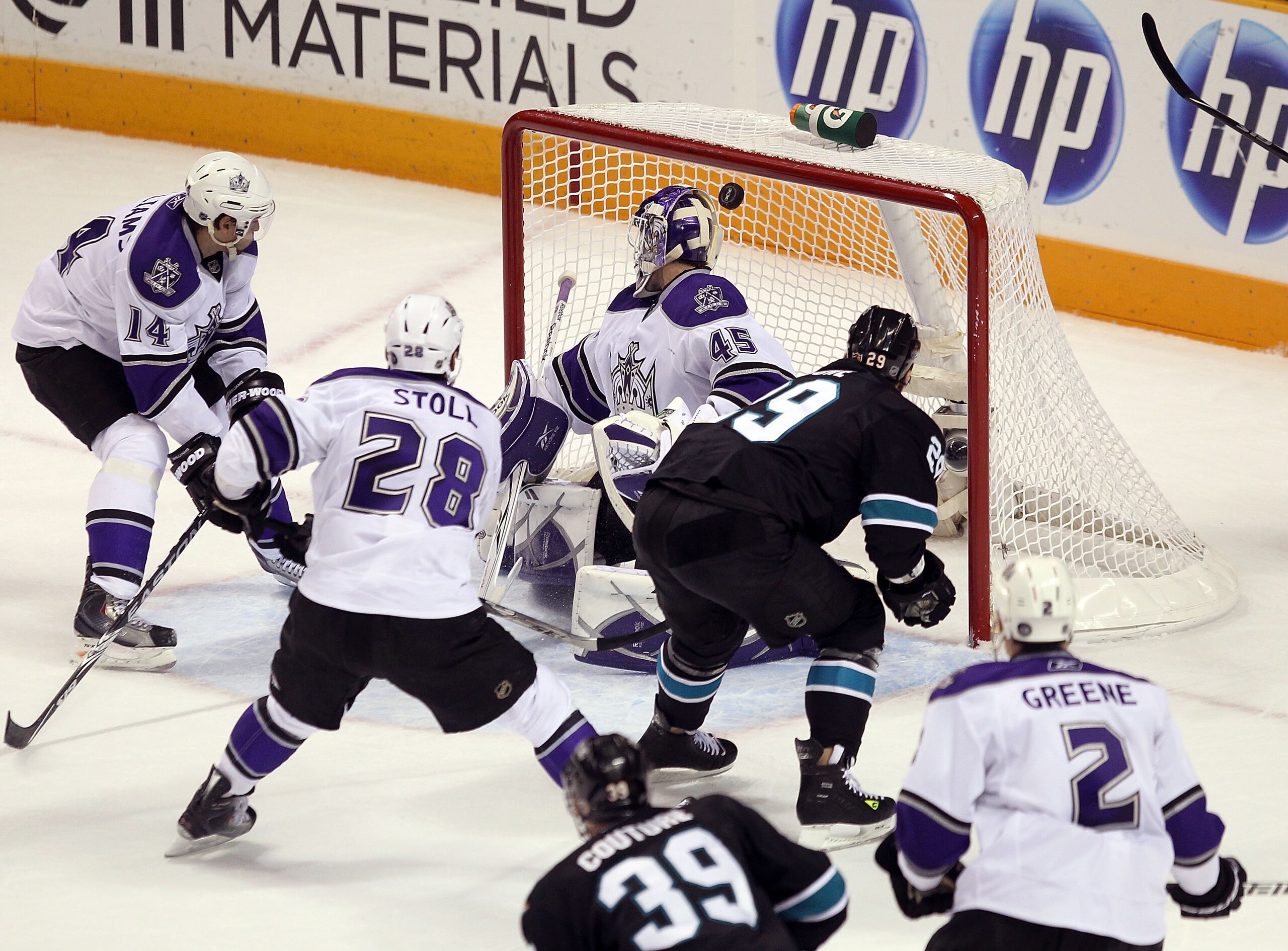SAN JOSE, CA - NOVEMBER 15:  Ryane Clowe #29 of the San Jose Sharks scores a goal past Jonathan Bernier #45 of the Los Angeles Kings at HP Pavilion on November 15, 2010 in San Jose, California.  (Photo by Ezra Shaw/Getty Images)
