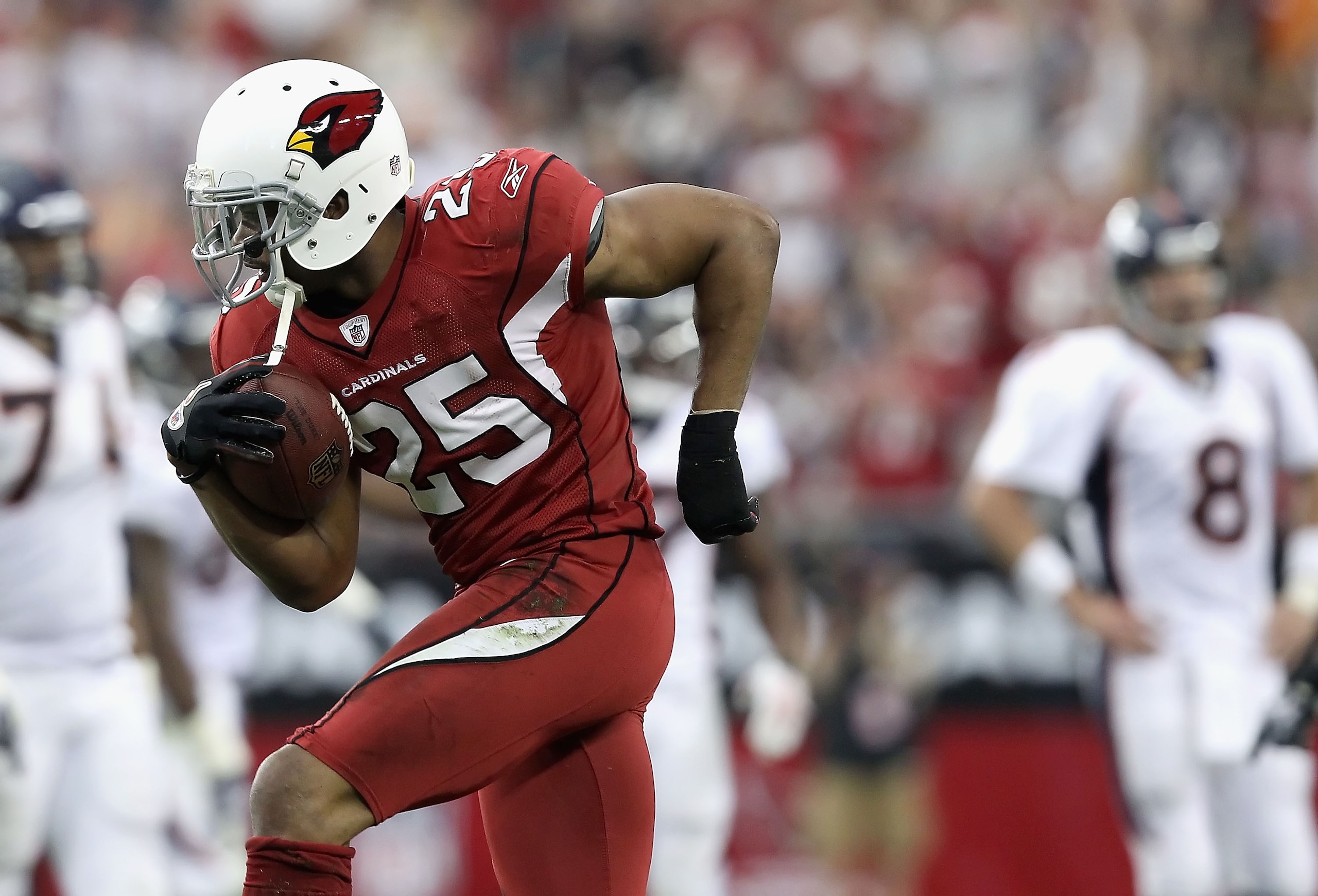 GLENDALE, AZ - DECEMBER 12: Safety Kerry Rhodes #25 of the Arizona Cardinals reacts after recovering a fumble against the Denver Broncos during the NFL game at the University of Phoenix Stadium on December 12, 2010 in Glendale, Arizona. The Cardinals de GLENDALE, AZ - DECEMBER 12: Safety Kerry Rhodes #25 of the Arizona Cardinals reacts after recovering a fumble against the Denver Broncos during the NFL game at the University of Phoenix Stadium on December 12, 2010 in Glendale, Arizona. The Cardinals de