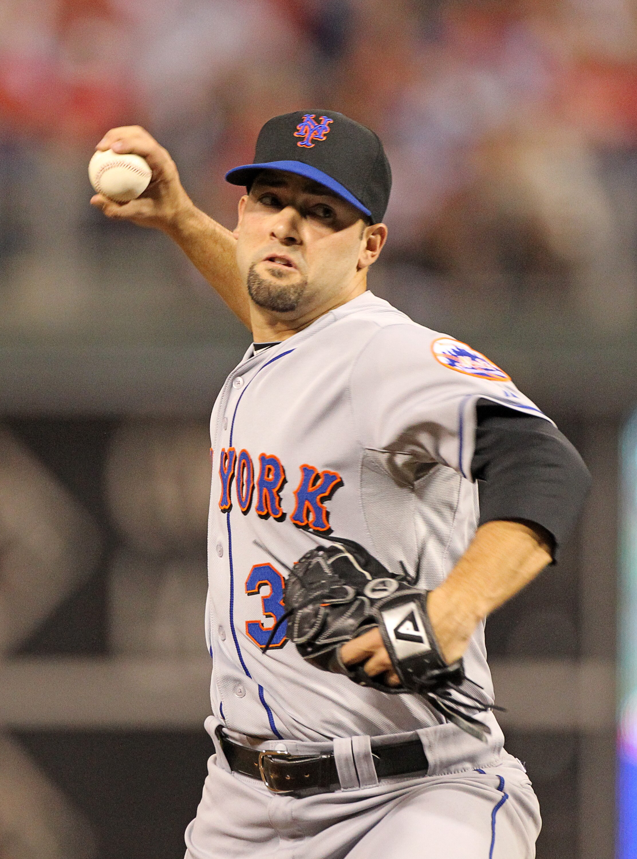 PHILADELPHIA - SEPTEMBER 25: Starting pitcher Dillon Gee #35 of the New York Mets throws a pitch during a game against the Philadelphia Phillies at Citizens Bank Park on September 25, 2010 in Philadelphia, Pennsylvania. The Mets won 5-2. (Photo by Hunter 
