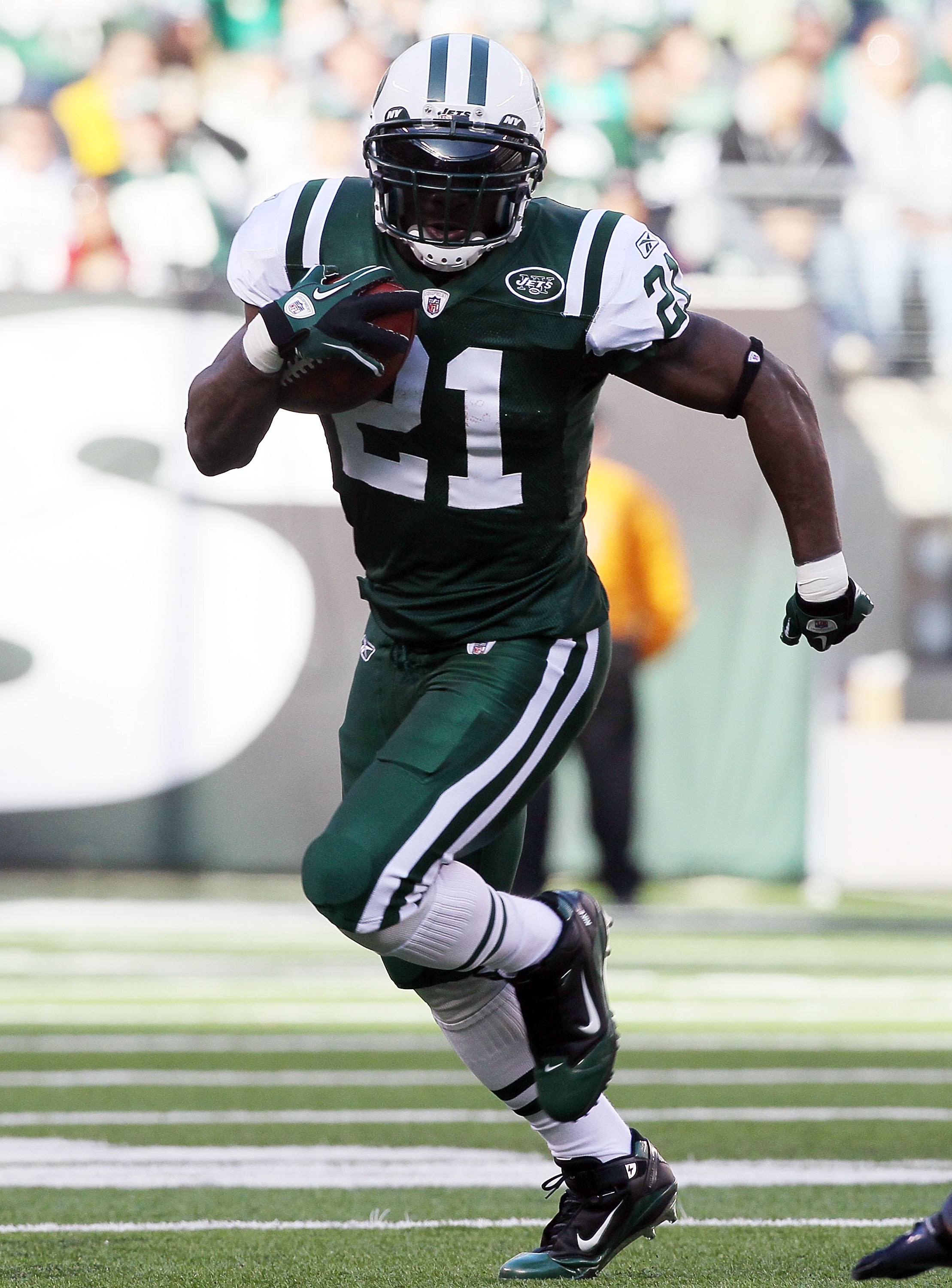 EAST RUTHERFORD, NJ - NOVEMBER 21:  LaDainian Tomlinson #21 of the New York Jets runs against the Houston Texans on November 21, 2010 at the New Meadowlands Stadium in East Rutherford, New Jersey.  (Photo by Jim McIsaac/Getty Images)