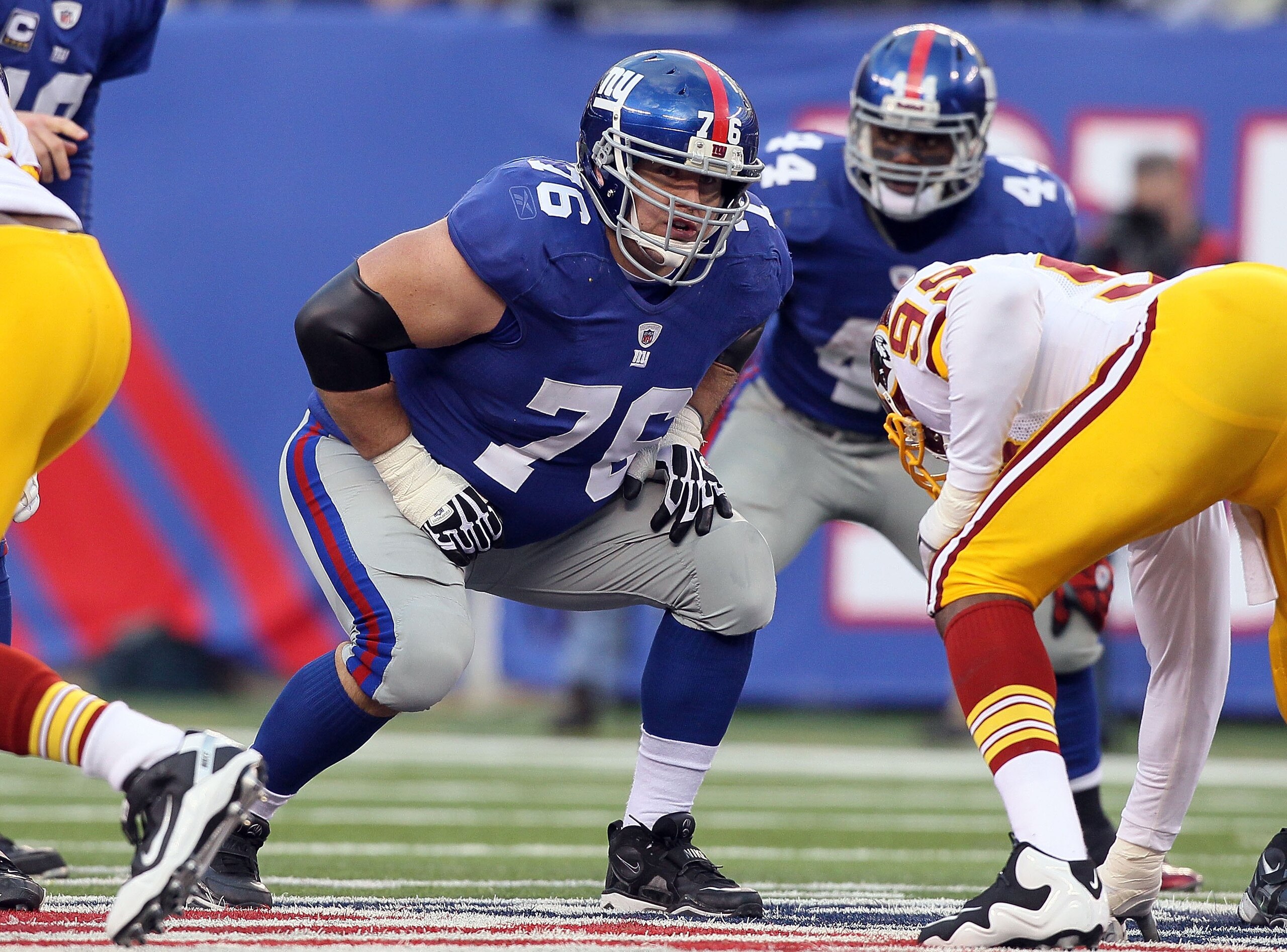 EAST RUTHERFORD, NJ - DECEMBER 05:  Chris Snee #76 of the New York Giants in action against the Washington Redskins on December 5, 2010 at the New Meadowlands Stadium in East Rutherford, New Jersey. The Giants defeated the Redskins 31-7.  (Photo by Jim Mc