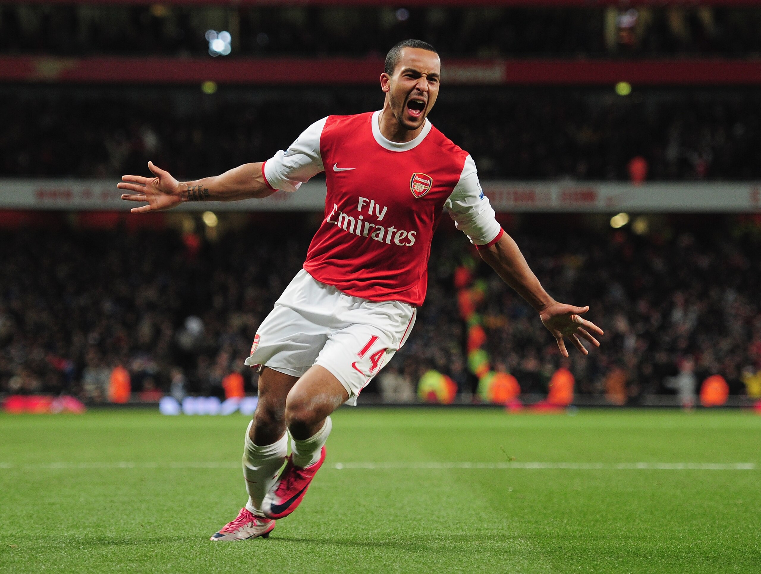 LONDON, ENGLAND - DECEMBER 27:  Theo Walcott of Arsenal celebrates Arsenal's third goal during the Barclays Premier League match between Arsenal and Chelsea at the Emirates Stadium on December 27, 2010 in London, England.  (Photo by Shaun Botterill/Getty