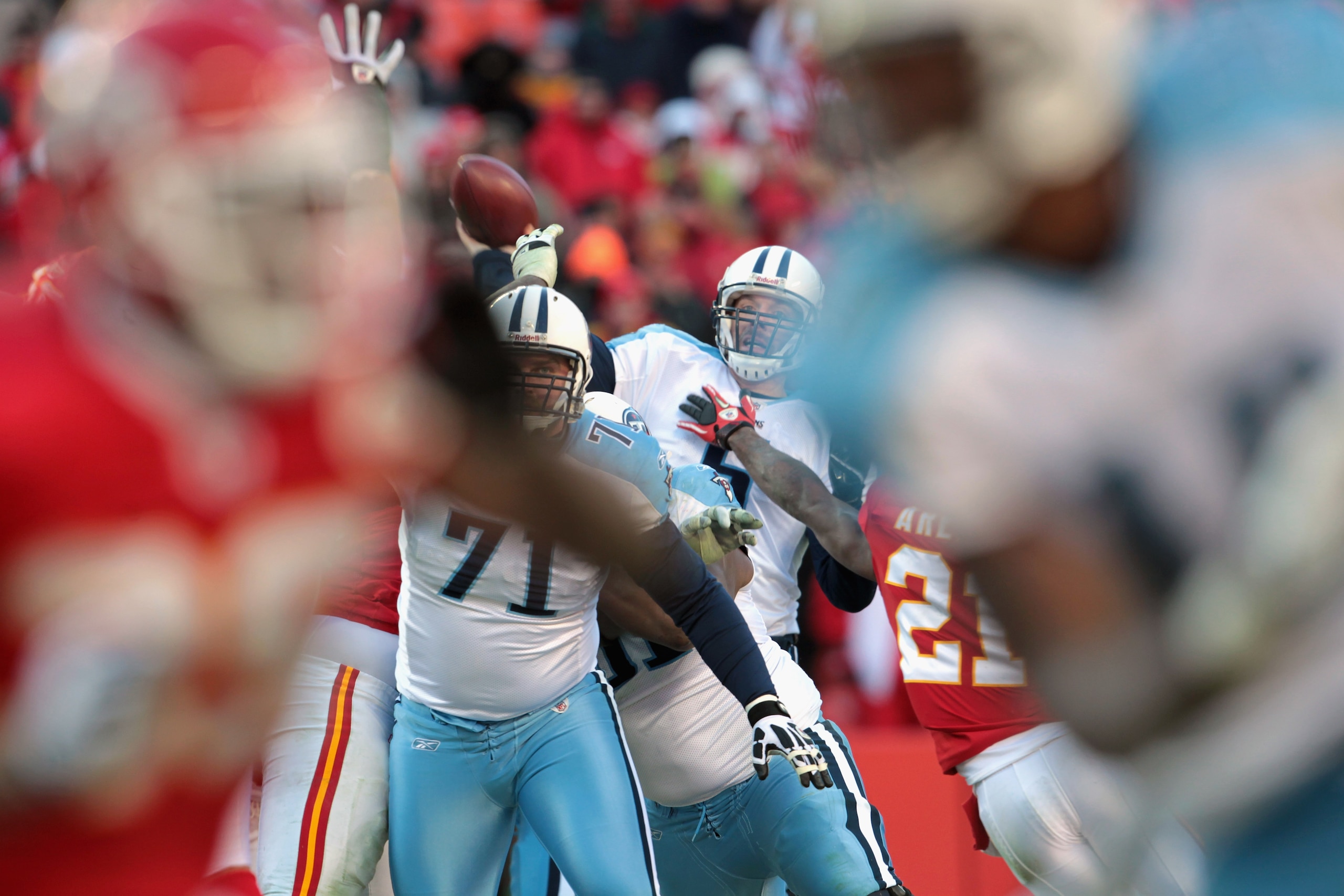 KANSAS CITY, MO - DECEMBER 26:  Quarterback Kerry Collins #5 of the Tennessee Titans passes during the game against the Kansas City Chiefs on December 26, 2010 at Arrowhead Stadium in Kansas City, Missouri.  (Photo by Jamie Squire/Getty Images)
