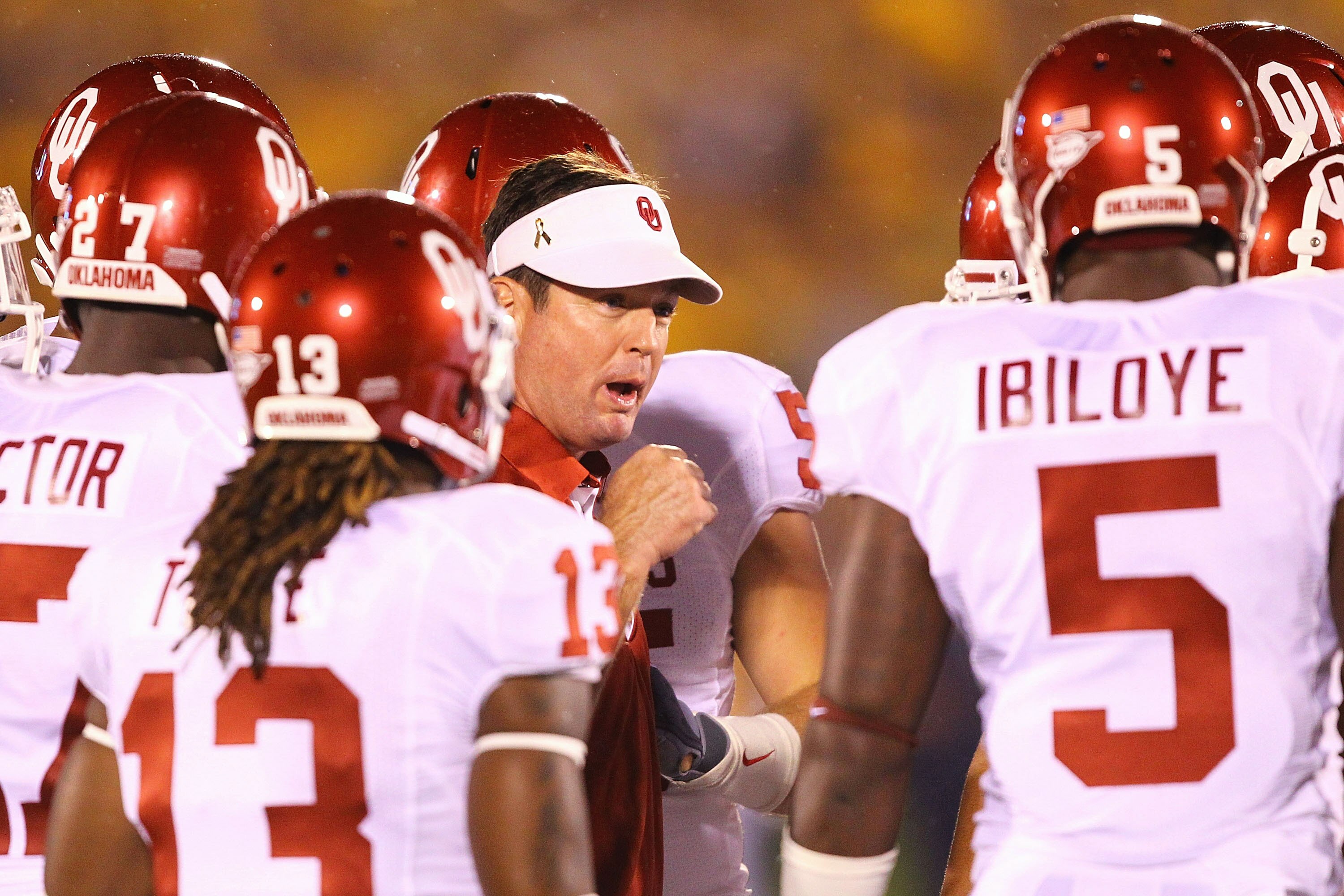 COLUMBIA, MO - OCTOBER 23: Head coach Bob Stoops of the Oklahoma Sooners gives a pre-game pep talk to some of his players prior to playing against the Missouri Tigers at Faurot Field/Memorial Stadium on October 23, 2010 in Columbia, Missouri.  (Photo by D