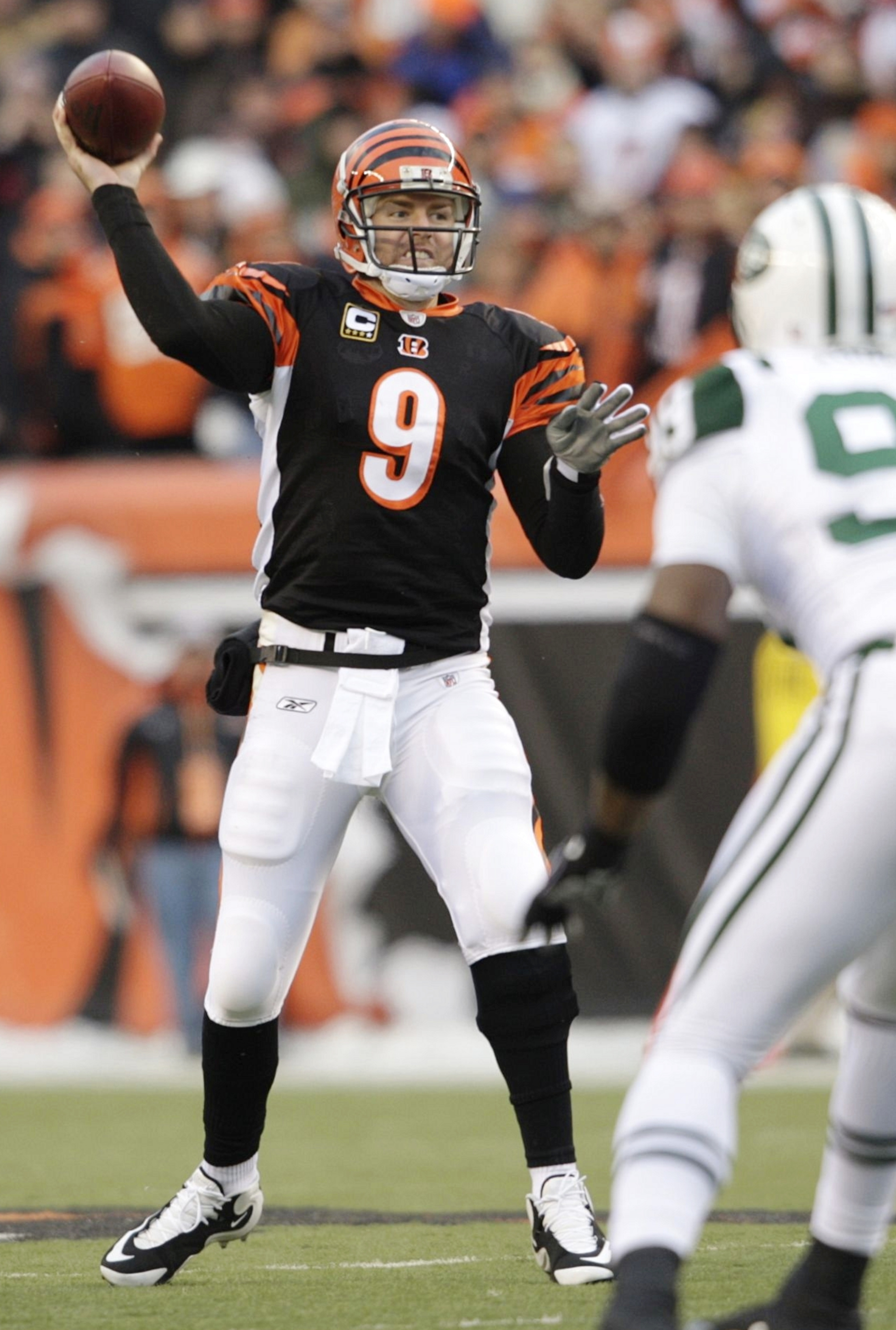 CINCINNATI - JANUARY 9:  Quarterback Carson Palmer #9 of the Cincinnati Bengals throws a pass against the New York Jets during the 2010 AFC wild-card playoff game at Paul Brown Stadium on January 9, 2010 in Cincinnati, Ohio. (Photo by Andy Lyons/Getty Ima