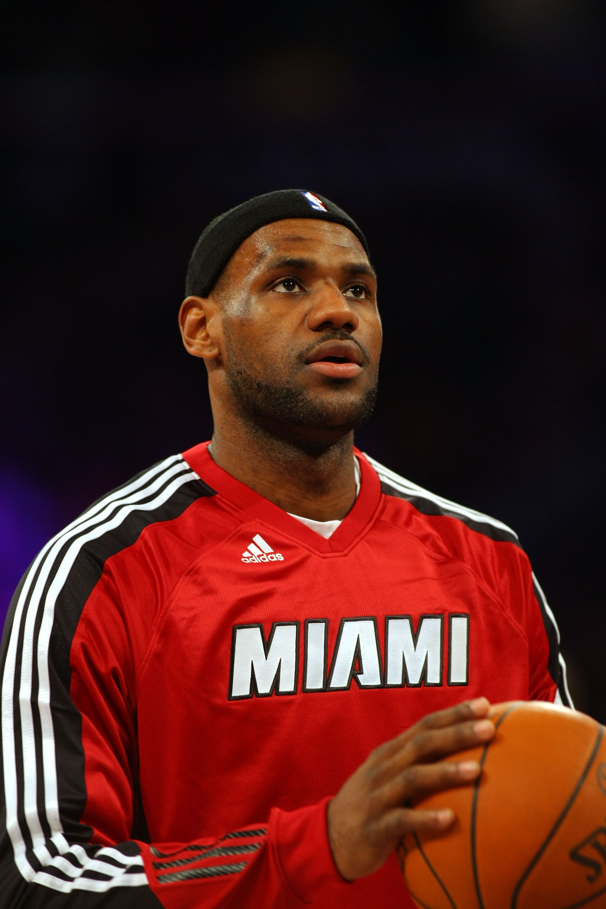 LOS ANGELES, CA - DECEMBER 25:  LeBron James #6 of the Miami Heat warms up prior to their NBA game against the Los Angeles Lakers at Staples Center on December 25, 2010 in Los Angeles, California. The Heat defeated the Lakers 96-80. NOTE TO USER: User exp