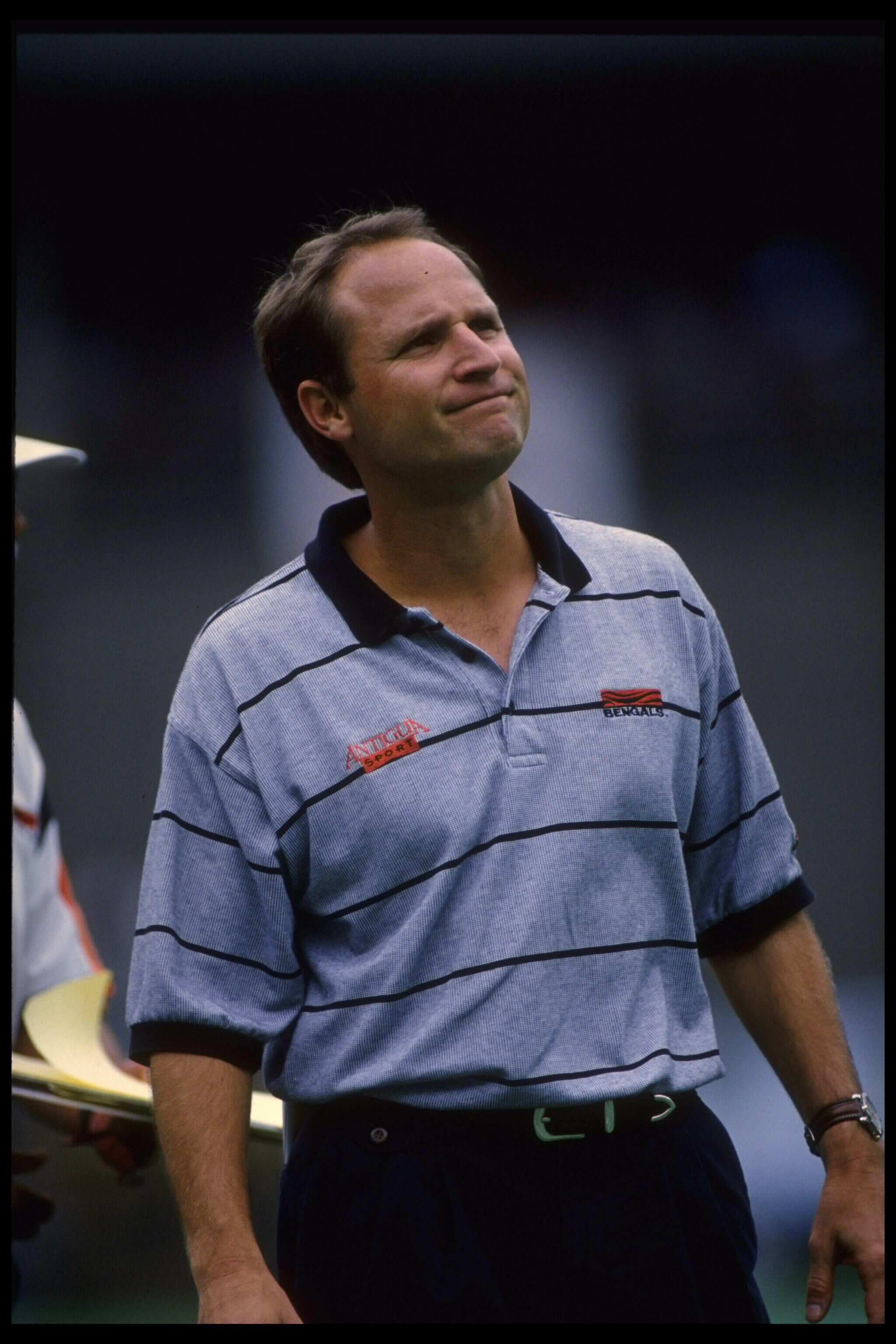 7 Nov 1995: Head coach Dave Shula of the Cincinnati Bengals looks up to the scoreboard during a break in the action of the Bengals 26-23 loss to the Miami Dolphins at Riverfront Stadium in Cincinnati, Ohio.