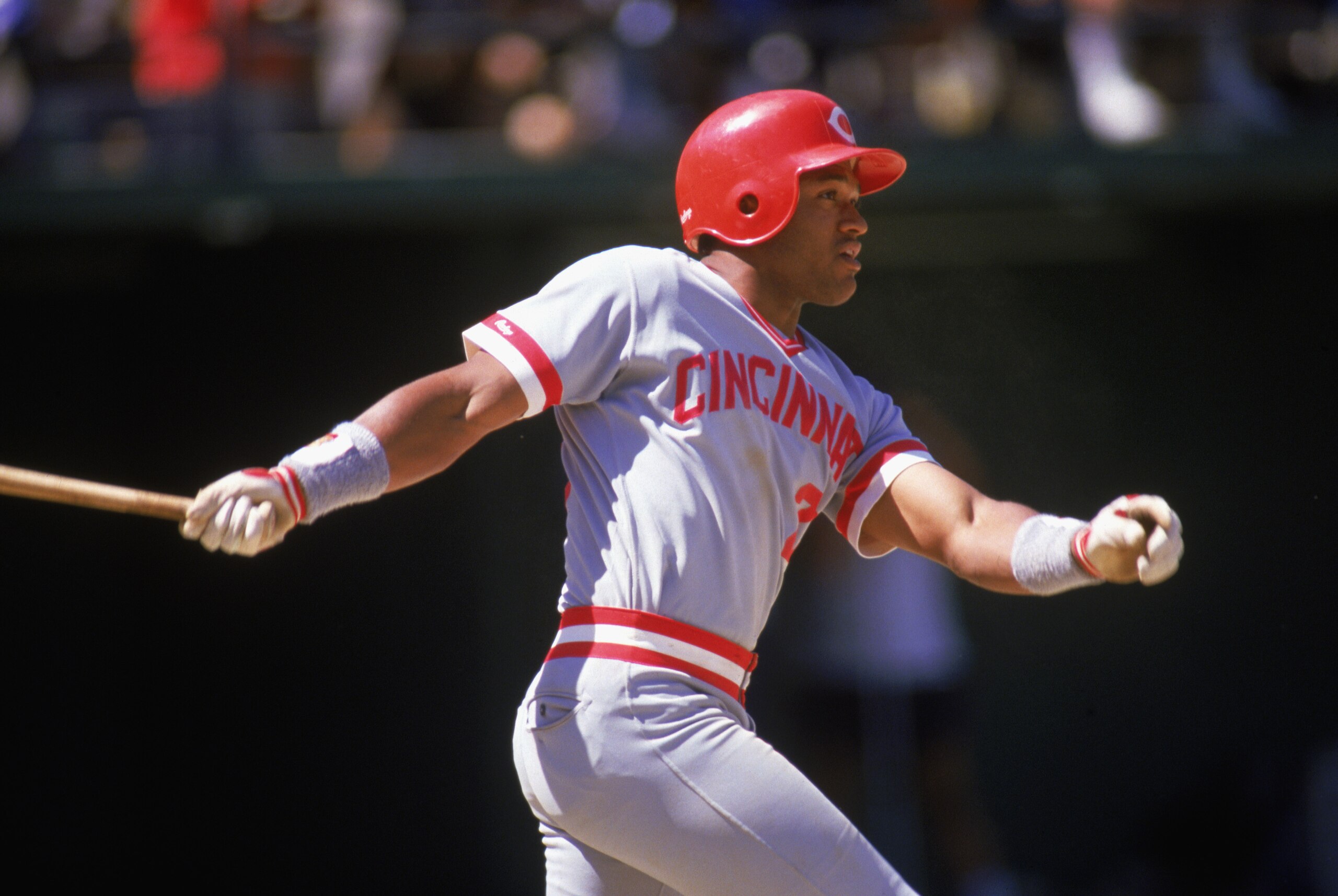 1988: Nick Esasky of the Cincinnati Reds swings at the pitch during a MLB game in the 1988 season. ( Photo by: Jonathan Daniel/Getty Images) 1988: Nick Esasky of the Cincinnati Reds swings at the pitch during a MLB game in the 1988 season. ( Photo by: Jonathan Daniel/Getty Images)
