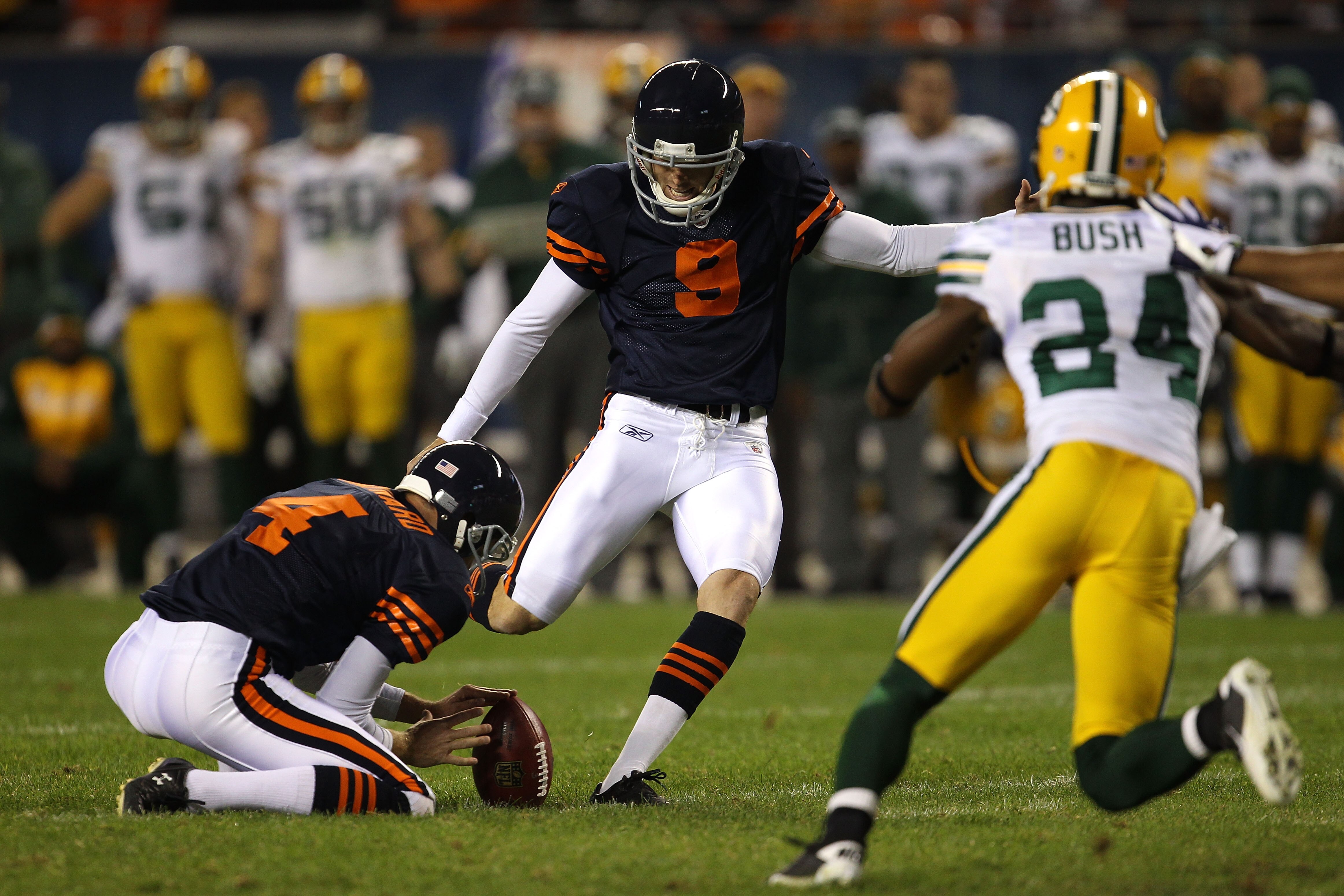 CHICAGO - SEPTEMBER 27:  Robbie Gould #9 of the Chicago Bears kicks a successful 25-yard field goal to tie the game 17-17 in the fourth quarter against the Green Bay Packers at Soldier Field on September 27, 2010 in Chicago, Illinois.  (Photo by Jonathan