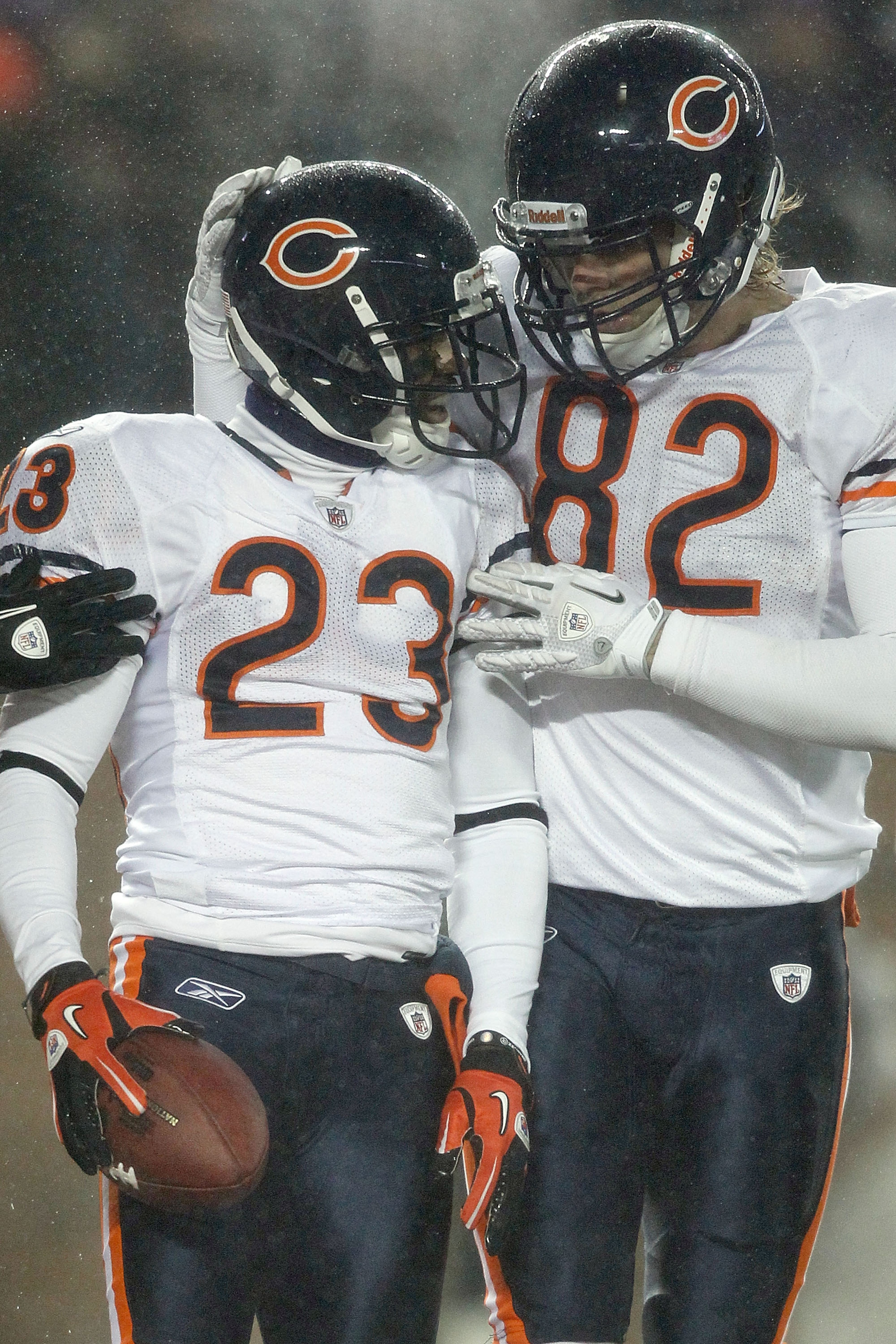 MINNEAPOLIS, MN - DECEMBER 20:  Devin Hester #23 of the Chicago Bears is congrtaulated by Greg Olsen #82 after scoring a touchdown against the Minnesota Vikings at TCF Bank Stadium on December 20, 2010 in Minneapolis, Minnesota.  (Photo by Matthew Stockma