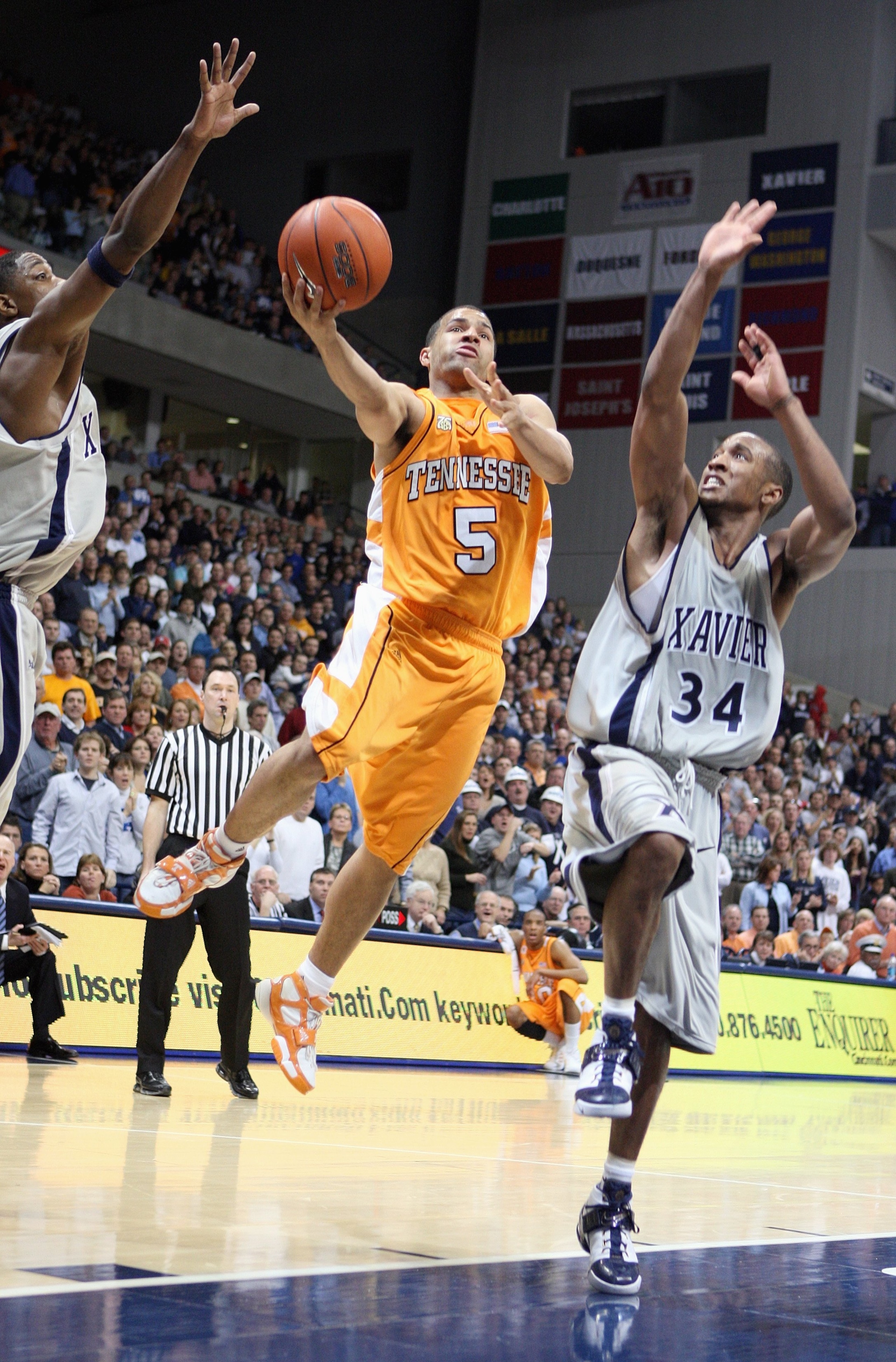 CINCINNATI - DECEMBER 22: Chris Lofton #5 of the Tennessee Volunteers makes a layup during the game against the Xavier Musketeers at the Cintas Center December 22, 2007 in Cincinnati, Ohio. (Photo by Andy Lyons/Getty Images)