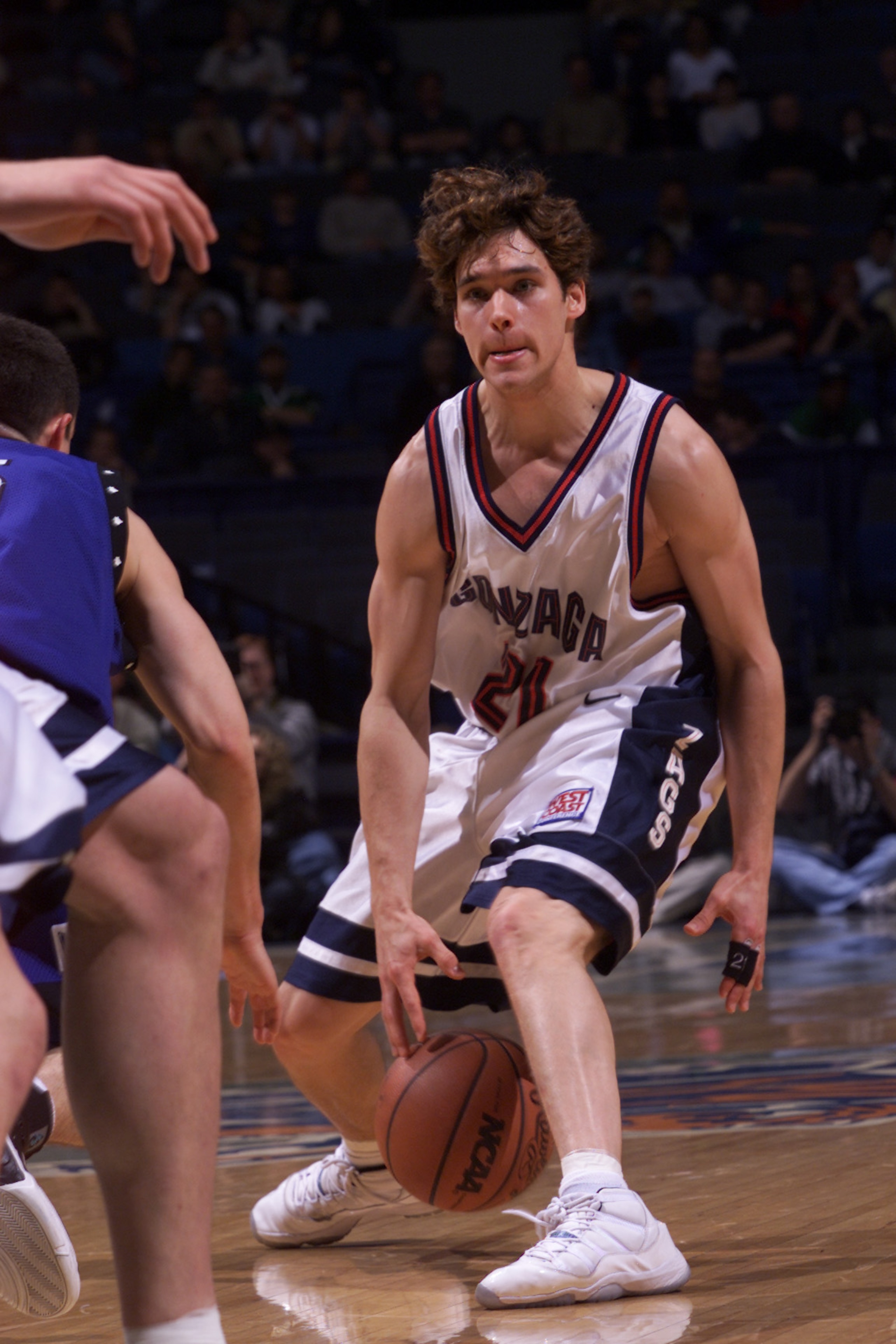 18 Mar 2001: Dan Dickau #21 of the Gonzaga Bulldogs dribbles the ball during the Indiana State Sycamores during the second round of the NCAA Basketball Tournament at the Pyramid in Memphis, Tennessee. DIGITAL IMAGE. Mandatory Credit: Tom Hauck/ALLSPORT