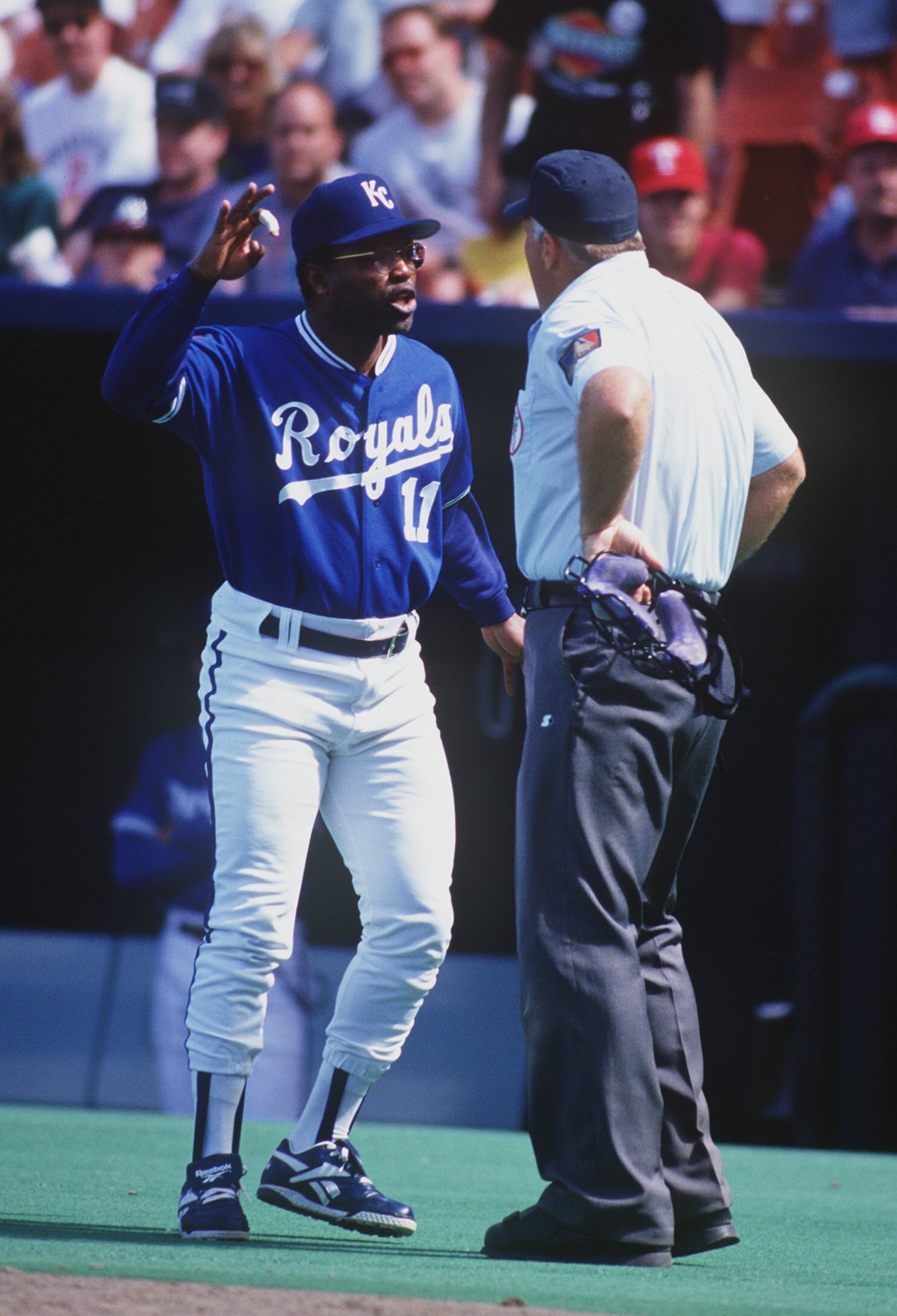 26 May 1994: KANSAS CITY MANAGER HAL MCRAE ARGUES WITH AN UMPIRE OVER A CALL DURING THE ROYALS GAME VERSUS THE TEXAS RANGERS.