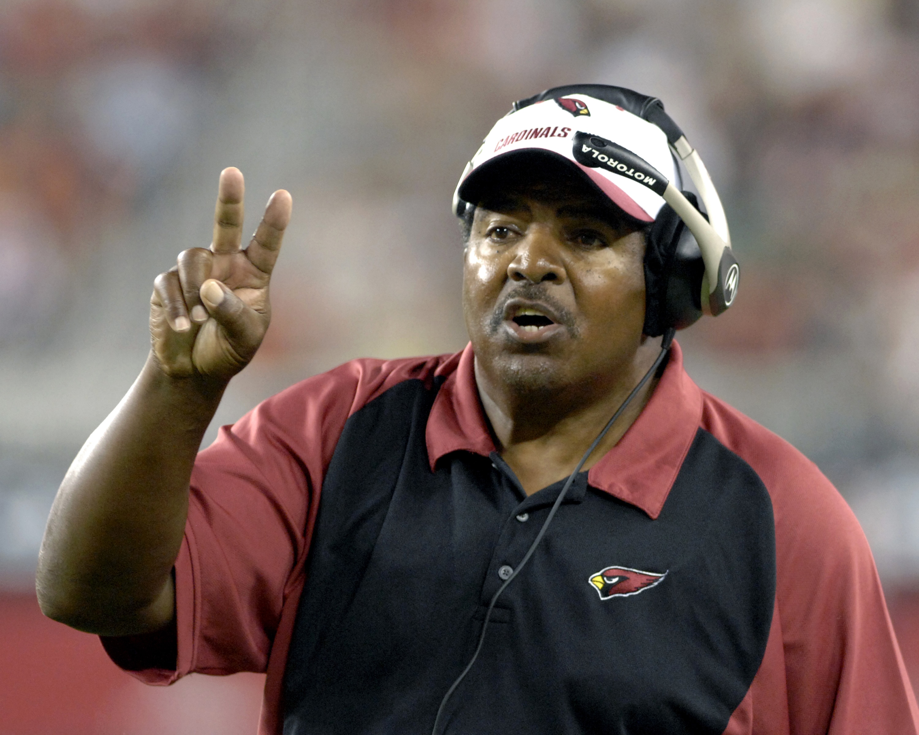 Arizona Cardinals  coach Dennis Green calls a play  against the Chicago Bears Oct. 16, 2006 in Phoenix.  The Bears won 24 - 23 on Monday Night Football and remained undefeated.  (Photo by Al Messerschmidt/Getty Images)
