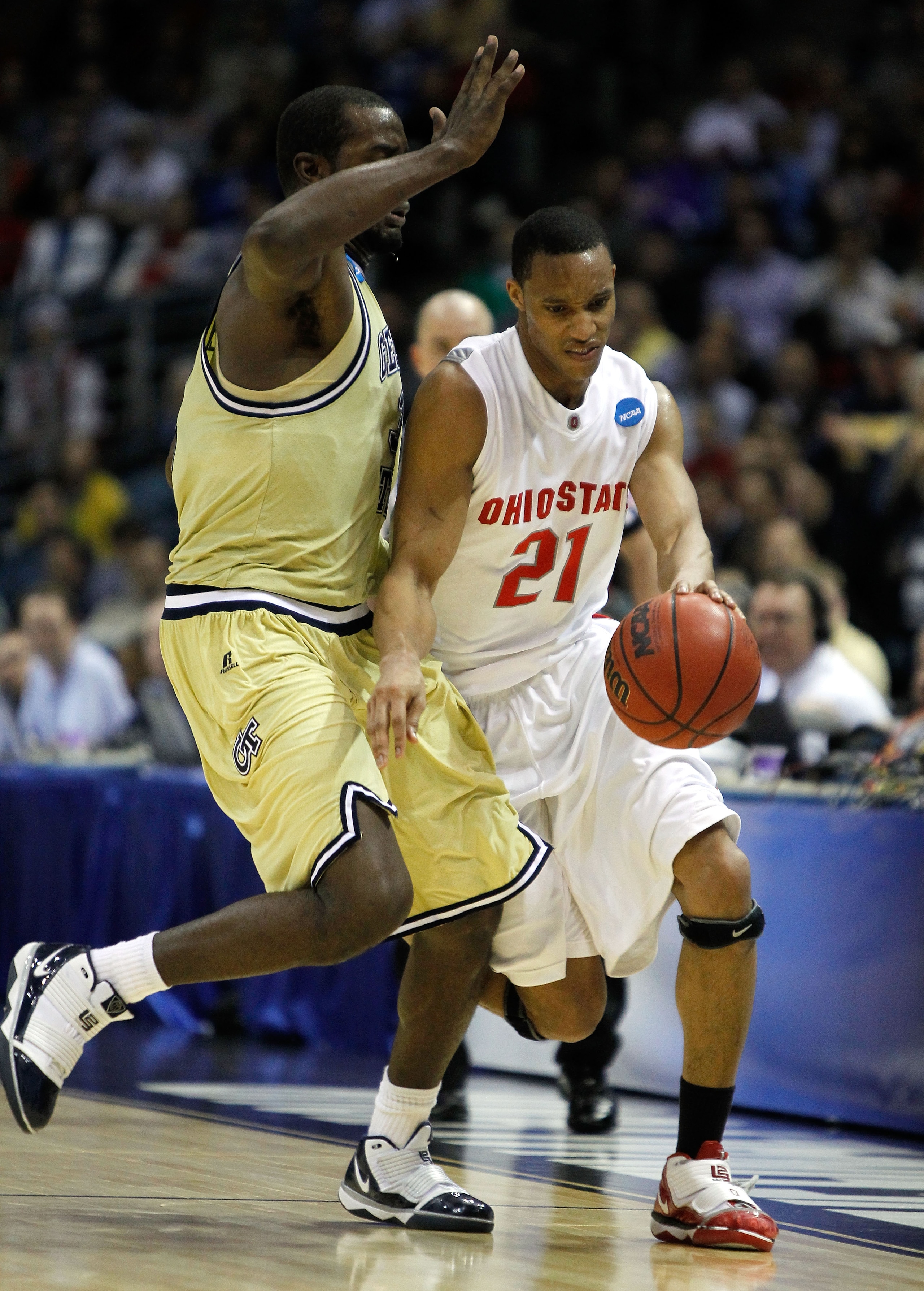 MILWAUKEE - MARCH 21:  Evan Turner #21 of the Ohio State Buckeyes moves the ball on Zachery Peacock #35 of the Georgia Tech Yellow Jackets during the second round of the 2010 NCAA men's basketball tournament at the Bradley Center on March 21, 2010 in Milw