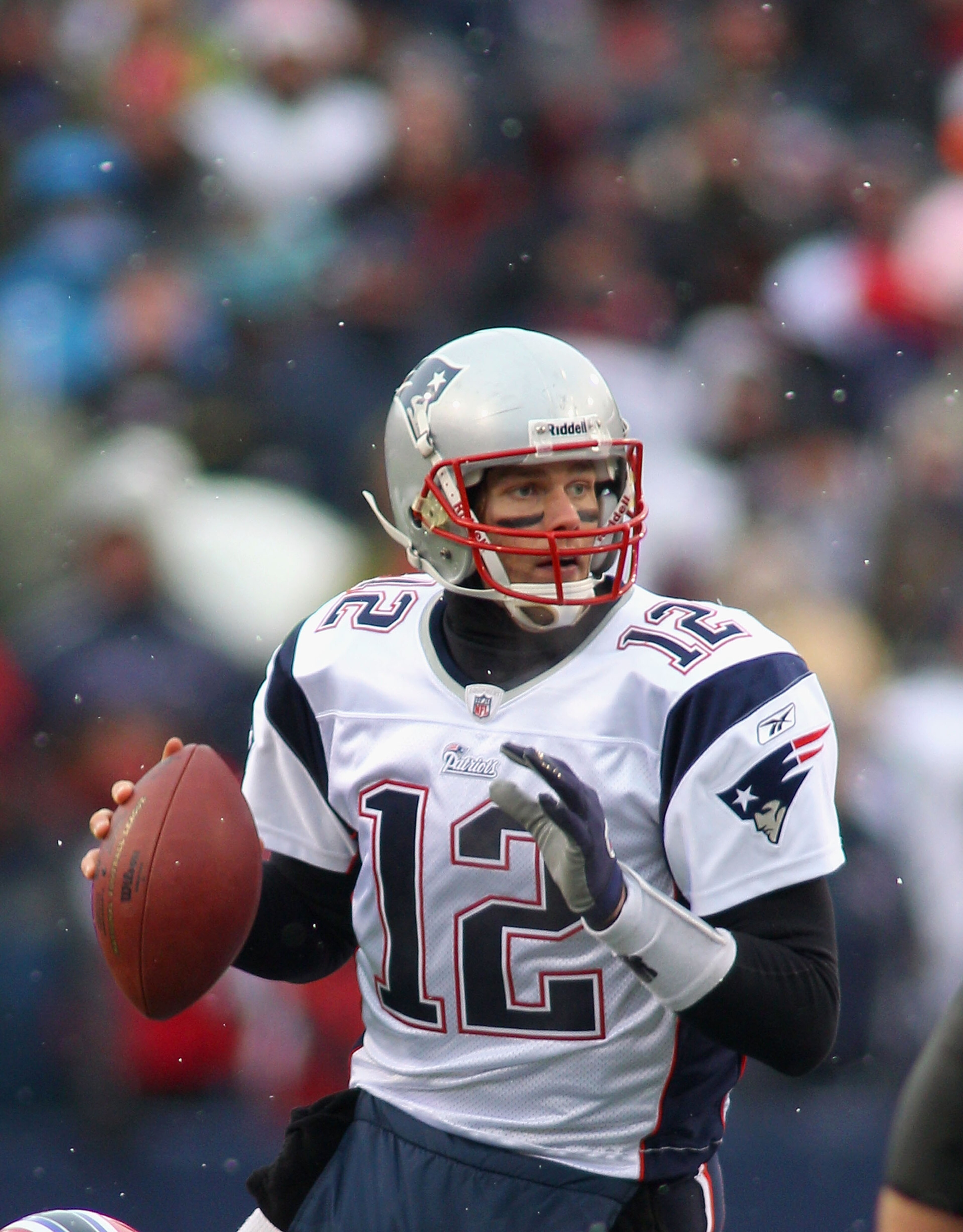 ORCHARD PARK, NY - DECEMBER 26: Tom Brady #12 of the New England Patriots looks to pass against the Buffalo Bills at Ralph Wilson Stadium on December 26, 2010 in Orchard Park, New York. New England won 34-3. (Photo by Rick Stewart/Getty Images) ORCHARD PARK, NY - DECEMBER 26: Tom Brady #12 of the New England Patriots looks to pass against the Buffalo Bills at Ralph Wilson Stadium on December 26, 2010 in Orchard Park, New York. New England won 34-3. (Photo by Rick Stewart/Getty Images)