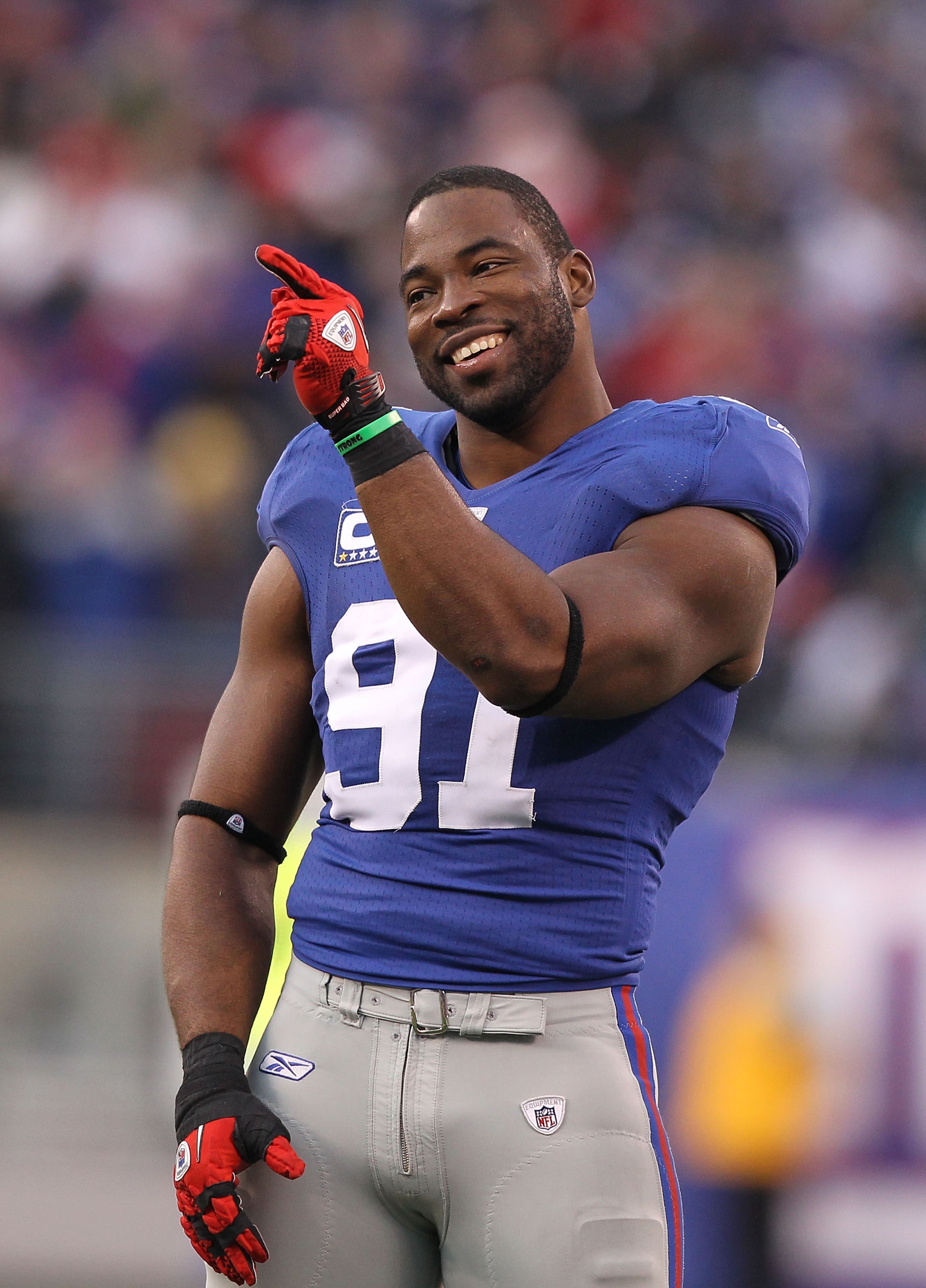 EAST RUTHERFORD, NJ - DECEMBER 19: Justin Tuck #91 of the New York Giants reacts against the Philadelphia Eagles during their game on December 19, 2010 at The New Meadowlands Stadium in East Rutherford, New Jersey. (Photo by Al Bello/Getty Images) EAST RUTHERFORD, NJ - DECEMBER 19: Justin Tuck #91 of the New York Giants reacts against the Philadelphia Eagles during their game on December 19, 2010 at The New Meadowlands Stadium in East Rutherford, New Jersey. (Photo by Al Bello/Getty Images)