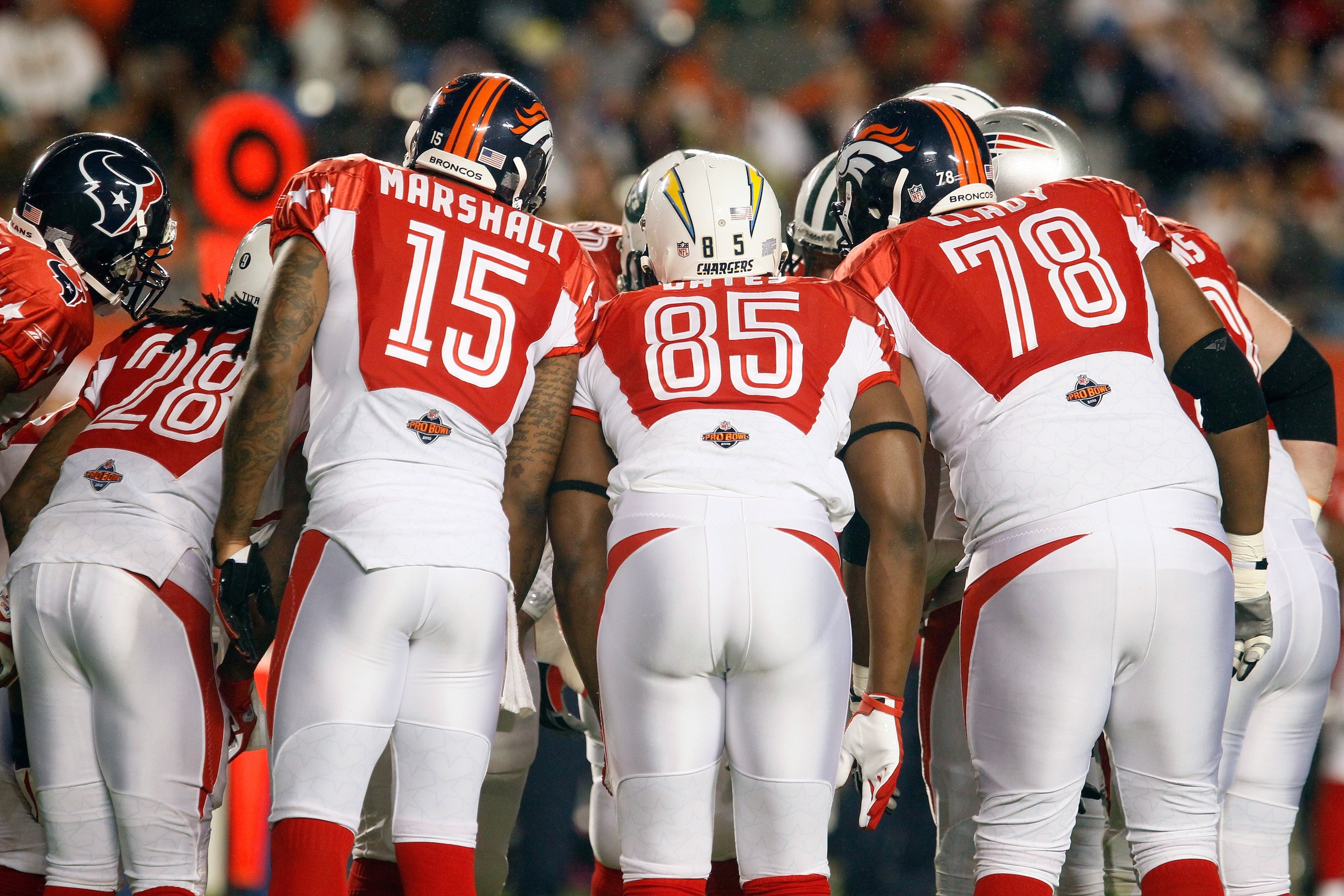MIAMI GARDENS, FL - JANUARY 31: The AFC team huddle for the play call during the 2010 AFC-NFC Pro Bowl game at Sun Life Stadium on January 31, 2010 in Miami Gardens, Florida. The AFC defeated the NFC 41-34. (Photo by Scott Halleran/Getty Images) MIAMI GARDENS, FL - JANUARY 31: The AFC team huddle for the play call during the 2010 AFC-NFC Pro Bowl game at Sun Life Stadium on January 31, 2010 in Miami Gardens, Florida. The AFC defeated the NFC 41-34. (Photo by Scott Halleran/Getty Images)