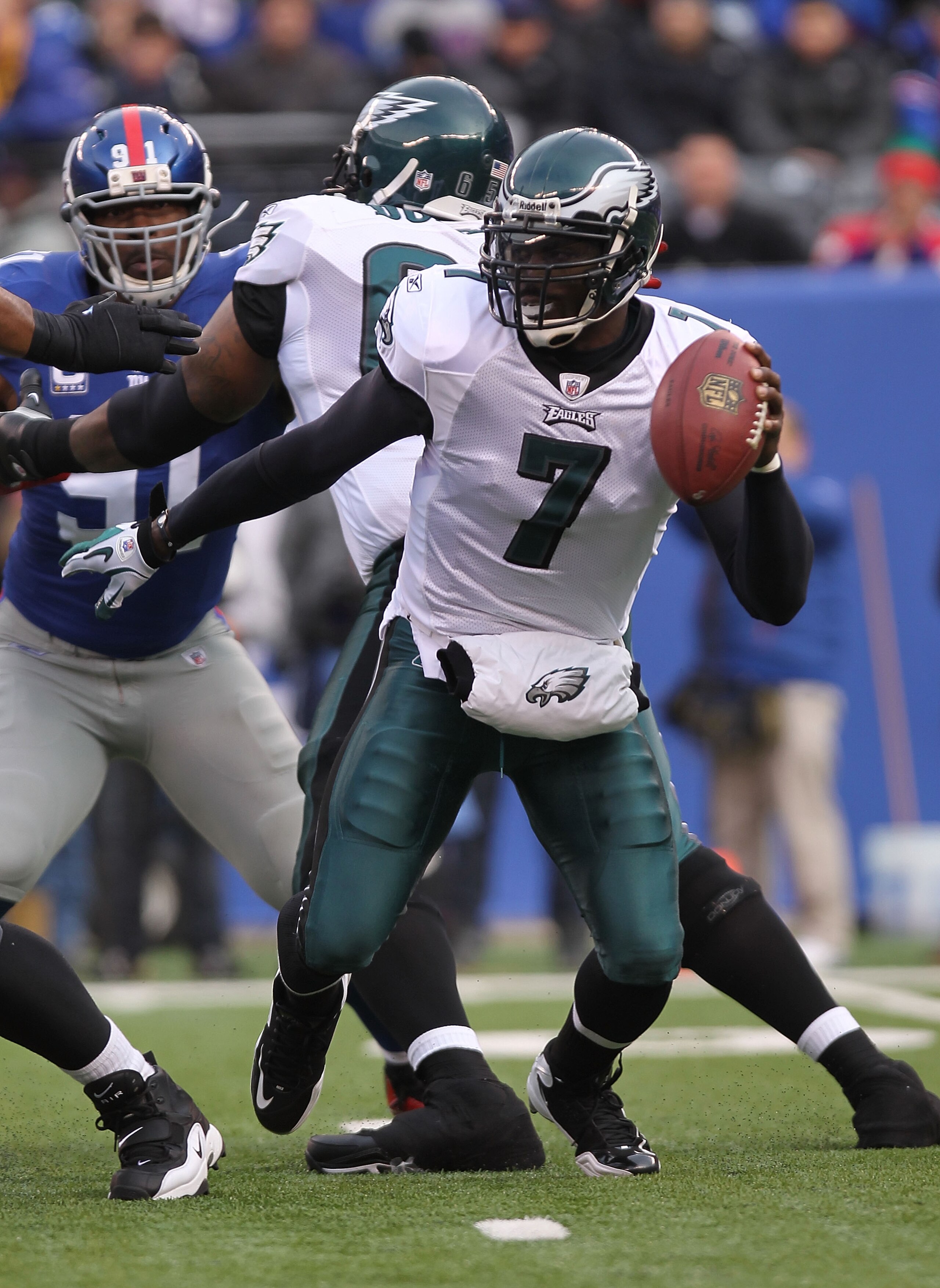 EAST RUTHERFORD, NJ - DECEMBER 19: Michael Vick #7 of the Philadelphia Eagles against the New York Giants at New Meadowlands Stadium on December 19, 2010 in East Rutherford, New Jersey. (Photo by Nick Laham/Getty Images) EAST RUTHERFORD, NJ - DECEMBER 19: Michael Vick #7 of the Philadelphia Eagles against the New York Giants at New Meadowlands Stadium on December 19, 2010 in East Rutherford, New Jersey. (Photo by Nick Laham/Getty Images)
