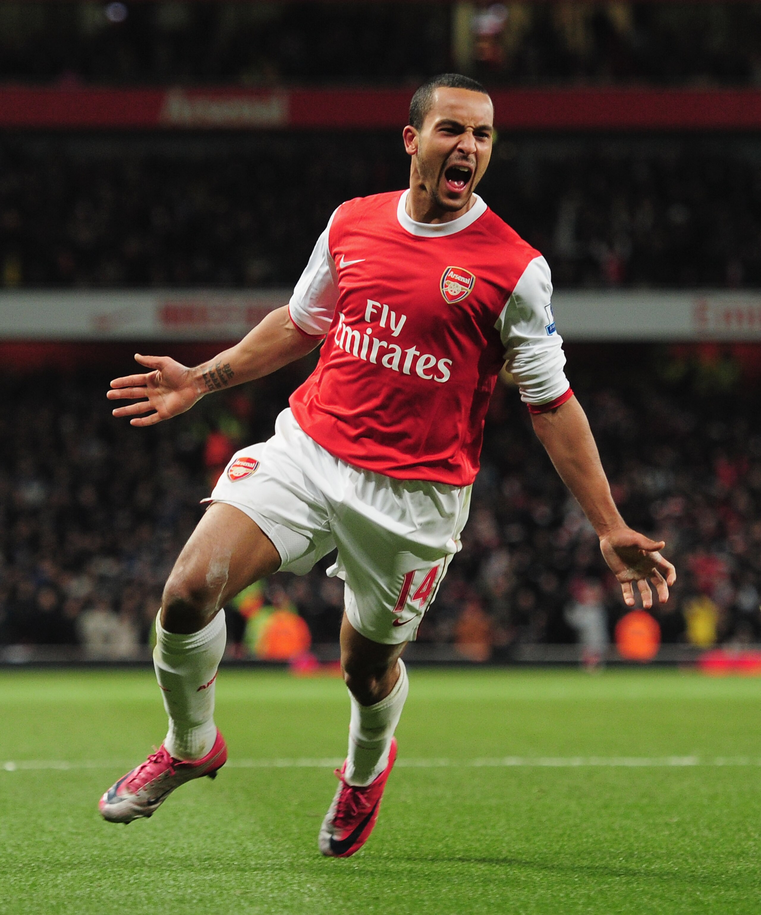 LONDON, ENGLAND - DECEMBER 27:  Theo Walcott of Arsenal celebrates Arsenal's third goal during the Barclays Premier League match between Arsenal and Chelsea at the Emirates Stadium on December 27, 2010 in London, England.  (Photo by Shaun Botterill/Getty