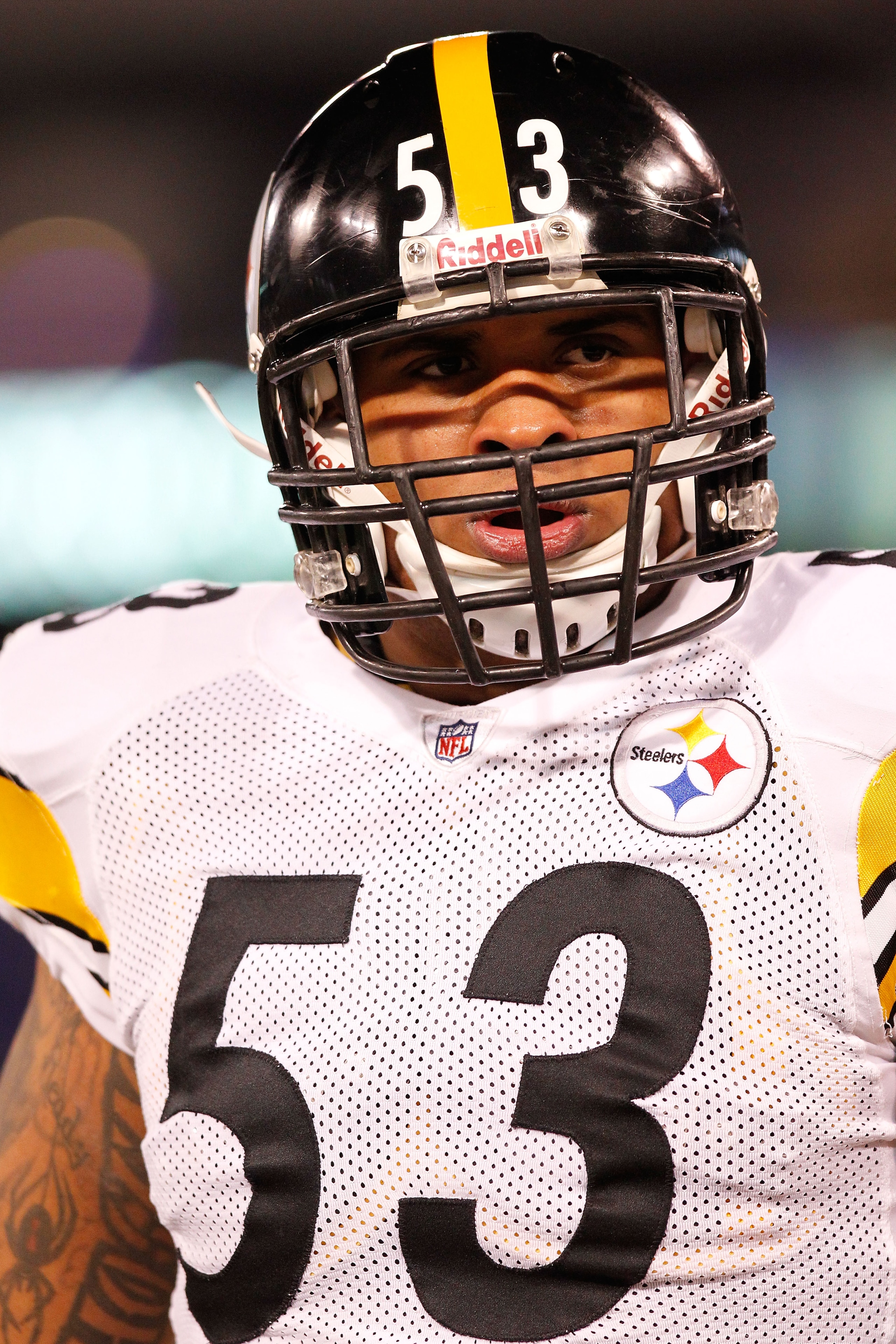 BALTIMORE, MD - DECEMBER 05: Maurkice Pouncey #53 of the Pittsburgh Steelers looks on during the game against the Baltimore Ravens at M&T Bank Stadium on December 5, 2010 in Baltimore, Maryland. Pittsburgh won 13-10. (Photo by Geoff Burke/Getty Images) BALTIMORE, MD - DECEMBER 05: Maurkice Pouncey #53 of the Pittsburgh Steelers looks on during the game against the Baltimore Ravens at M&T Bank Stadium on December 5, 2010 in Baltimore, Maryland. Pittsburgh won 13-10. (Photo by Geoff Burke/Getty Images)