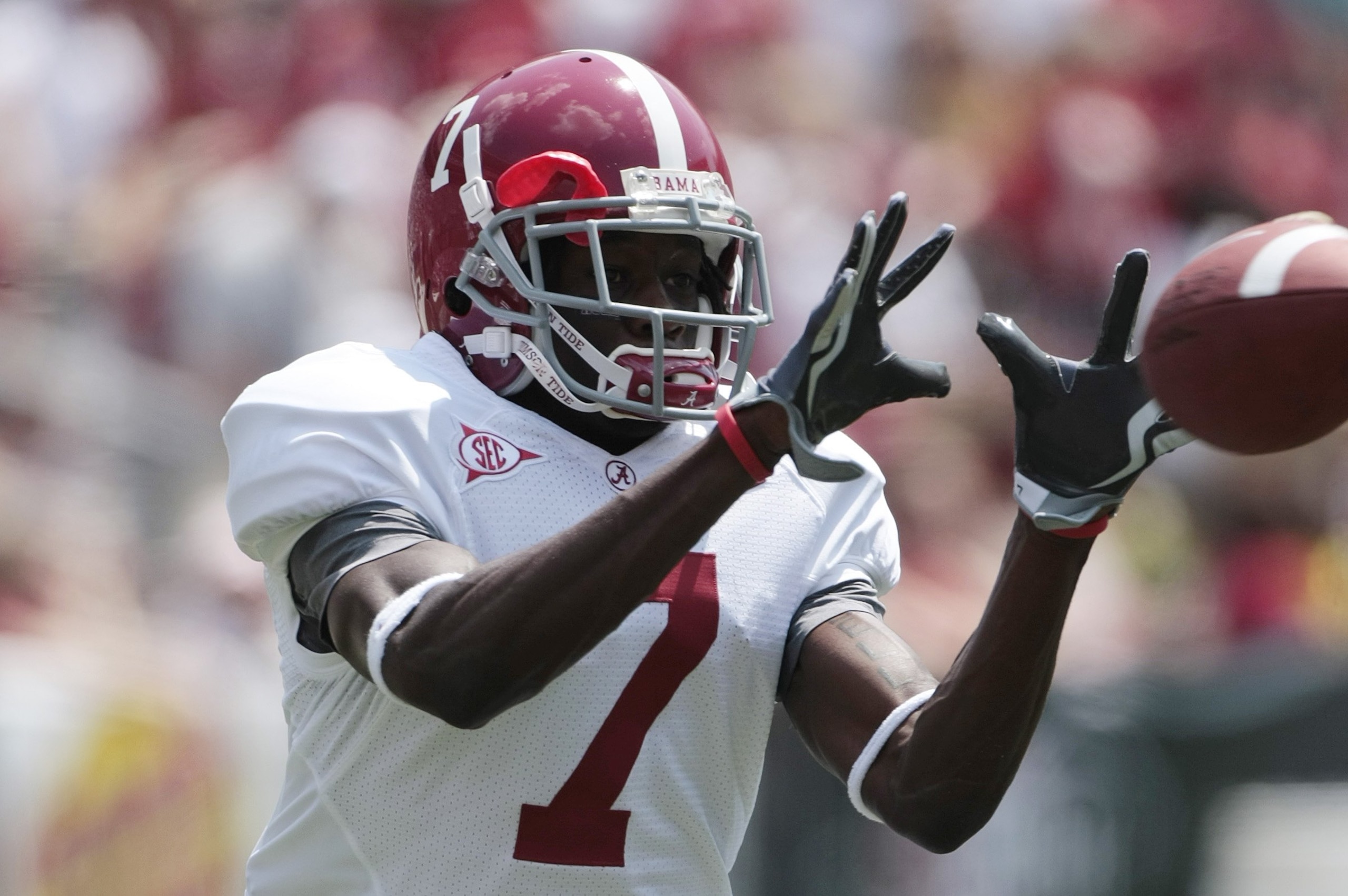 TUSCALOOSA, AL - APRIL 17: Wide receiver Kenny Bell #7 of the University of Alabama catches the ball prior to the start of the Alabama spring game at Bryant Denny Stadium on April 17, 2010 in Tuscaloosa, Alabama. (Photo by Dave Martin/Getty Images)