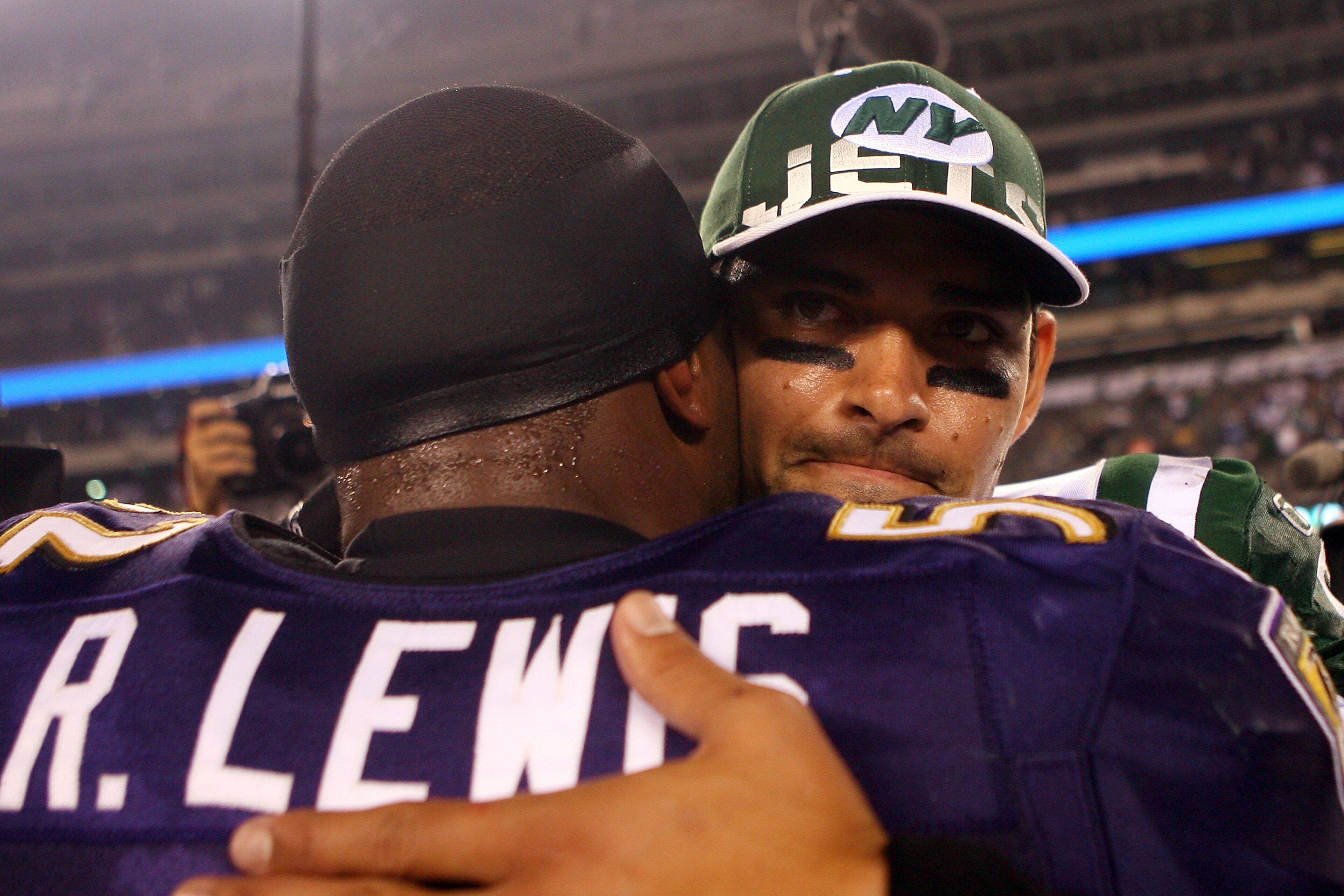 EAST RUTHERFORD, NJ - SEPTEMBER 13:  Ray Lewis #52 of the Baltimore Ravens talks to Mark Sanchez #6 of the New York Jets after defeating the New York Jets in their home opener at the New Meadowlands Stadium on September 13, 2010 in East Rutherford, New Je