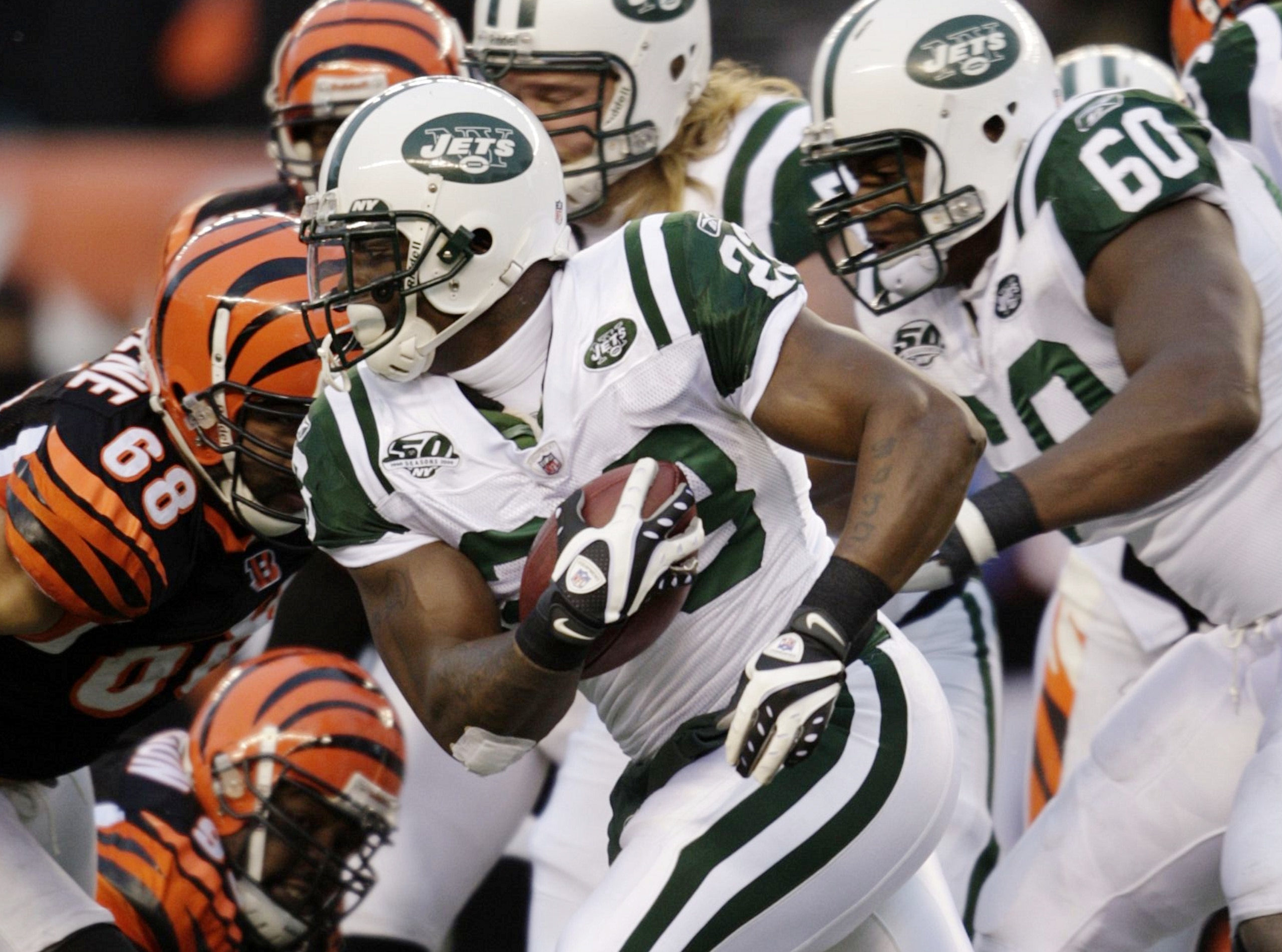 CINCINNATI - JANUARY 9:  Running back Shonn Greene #23 of the New York Jets runs with the ball against the Cincinnati Bengals during the 2010 AFC wild-card playoff game at Paul Brown Stadium on January 9, 2010 in Cincinnati, Ohio. (Photo by Andy Lyons/Get