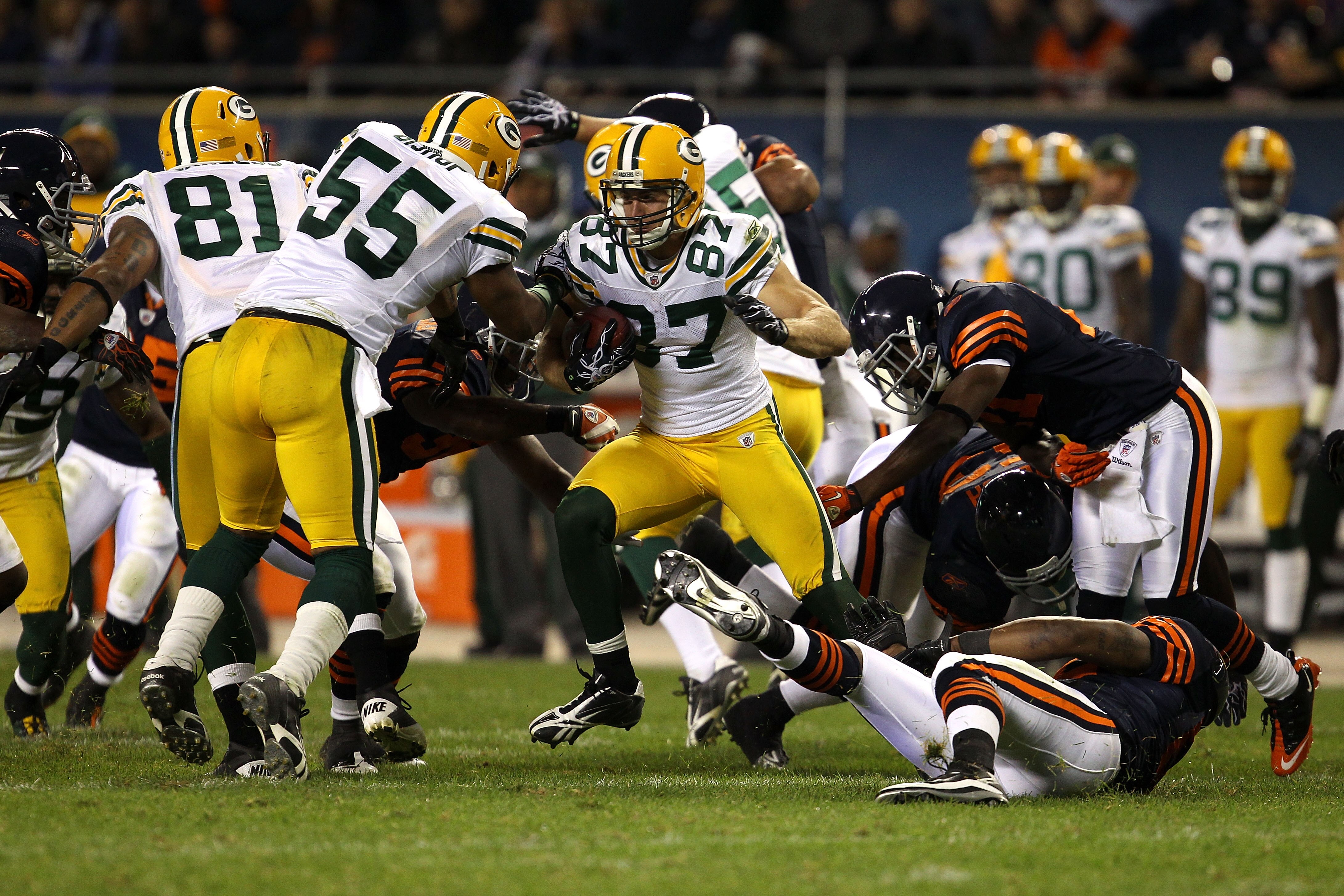 CHICAGO - SEPTEMBER 27:  Jordy Nelson #87 of  the Green Bay Packers returns a kickoff in the fourth quarter against the Chicago Bears at Soldier Field on September 27, 2010 in Chicago, Illinois. The Bears won 20-17.  (Photo by Jonathan Daniel/Getty Images
