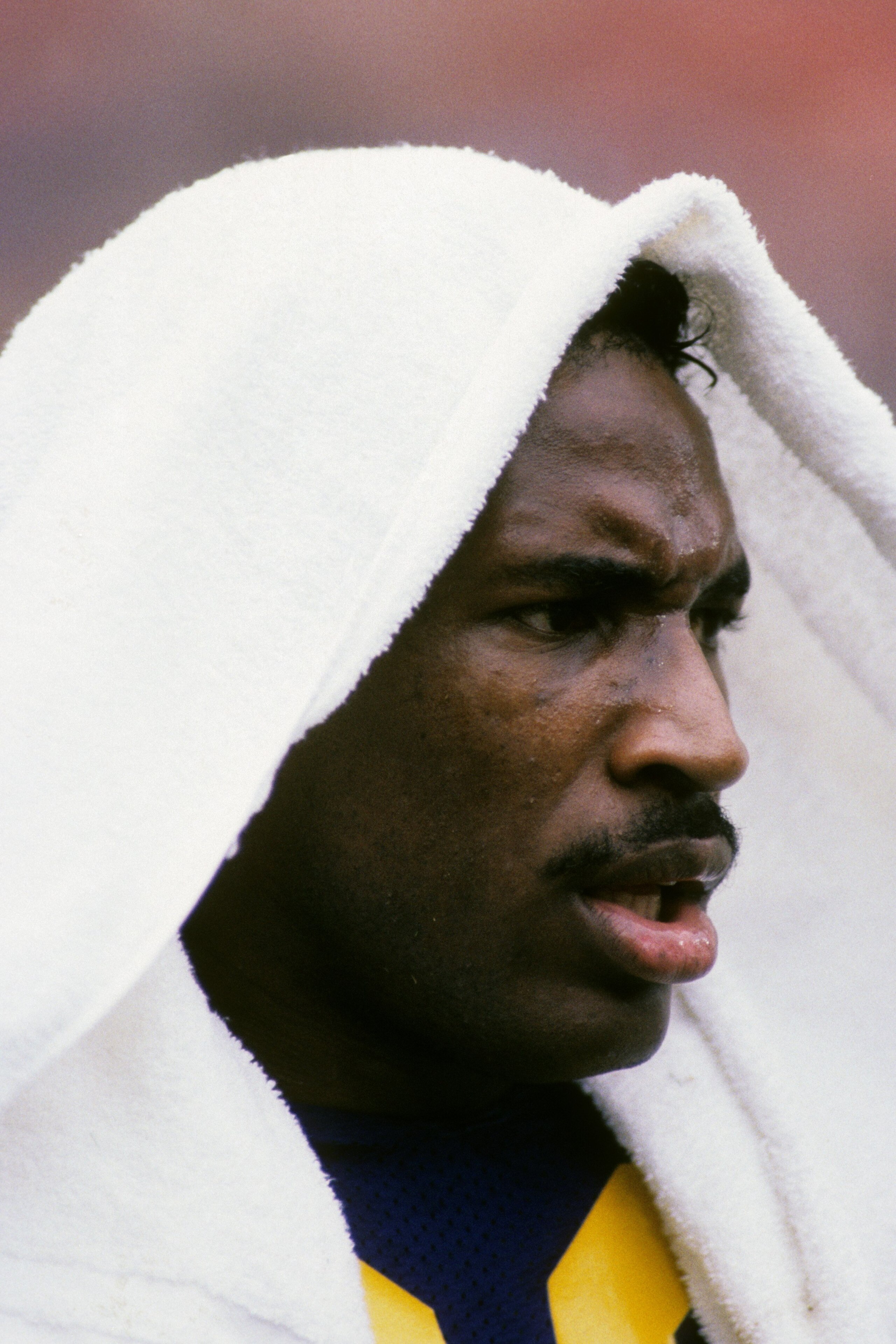 ANAHEIM, CA - NOVEMBER 24:  Eric Dickerson #28 of the Los Angeles Rams looks on during the game against the Green Bay Packers at Anaheim Stadium on November 24, 1985 in Anaheim, California.  The Rams won 34-17.  (Photo by George Rose/Getty Images)