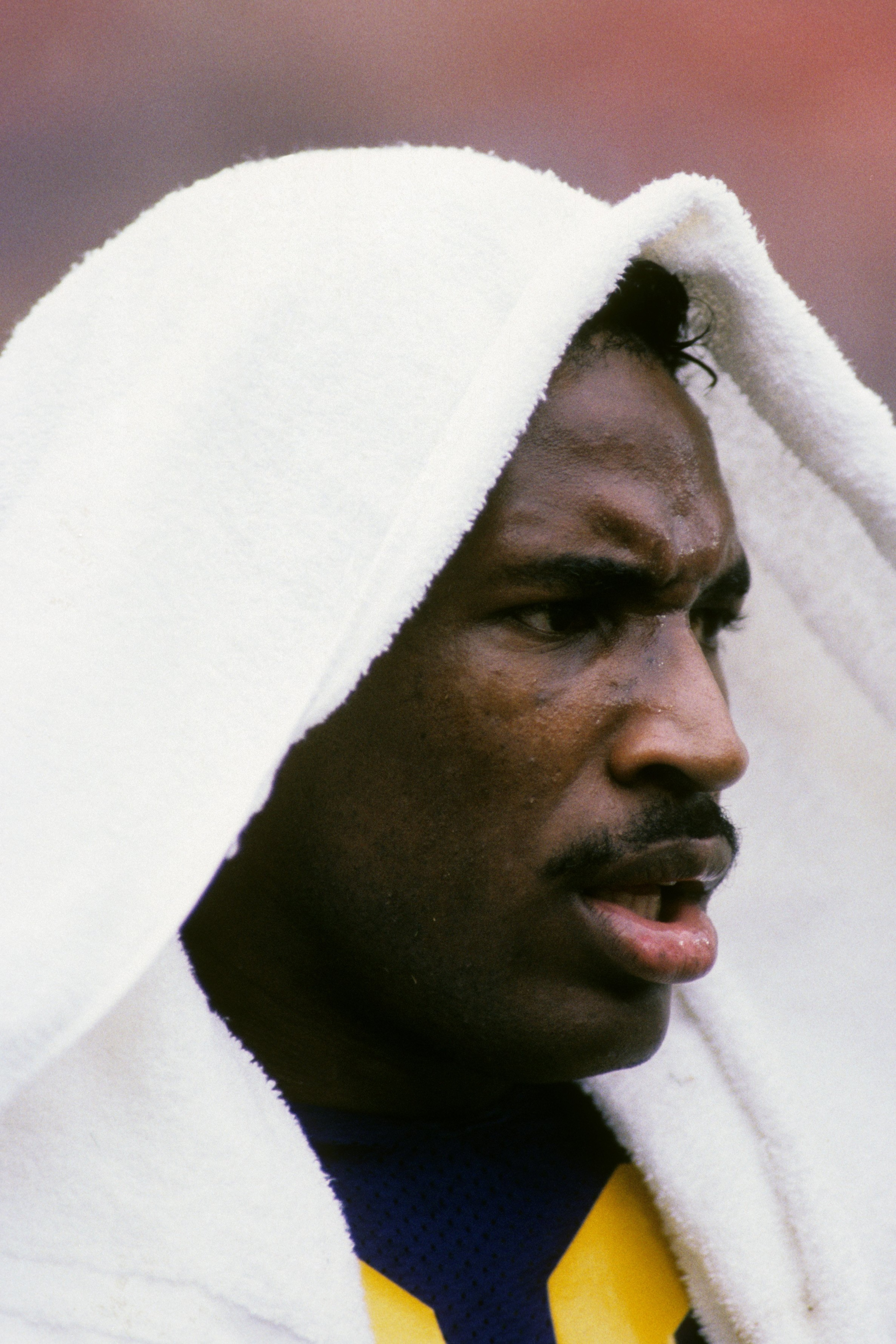 ANAHEIM, CA - NOVEMBER 24:  Eric Dickerson #28 of the Los Angeles Rams looks on during the game against the Green Bay Packers at Anaheim Stadium on November 24, 1985 in Anaheim, California.  The Rams won 34-17.  (Photo by George Rose/Getty Images)