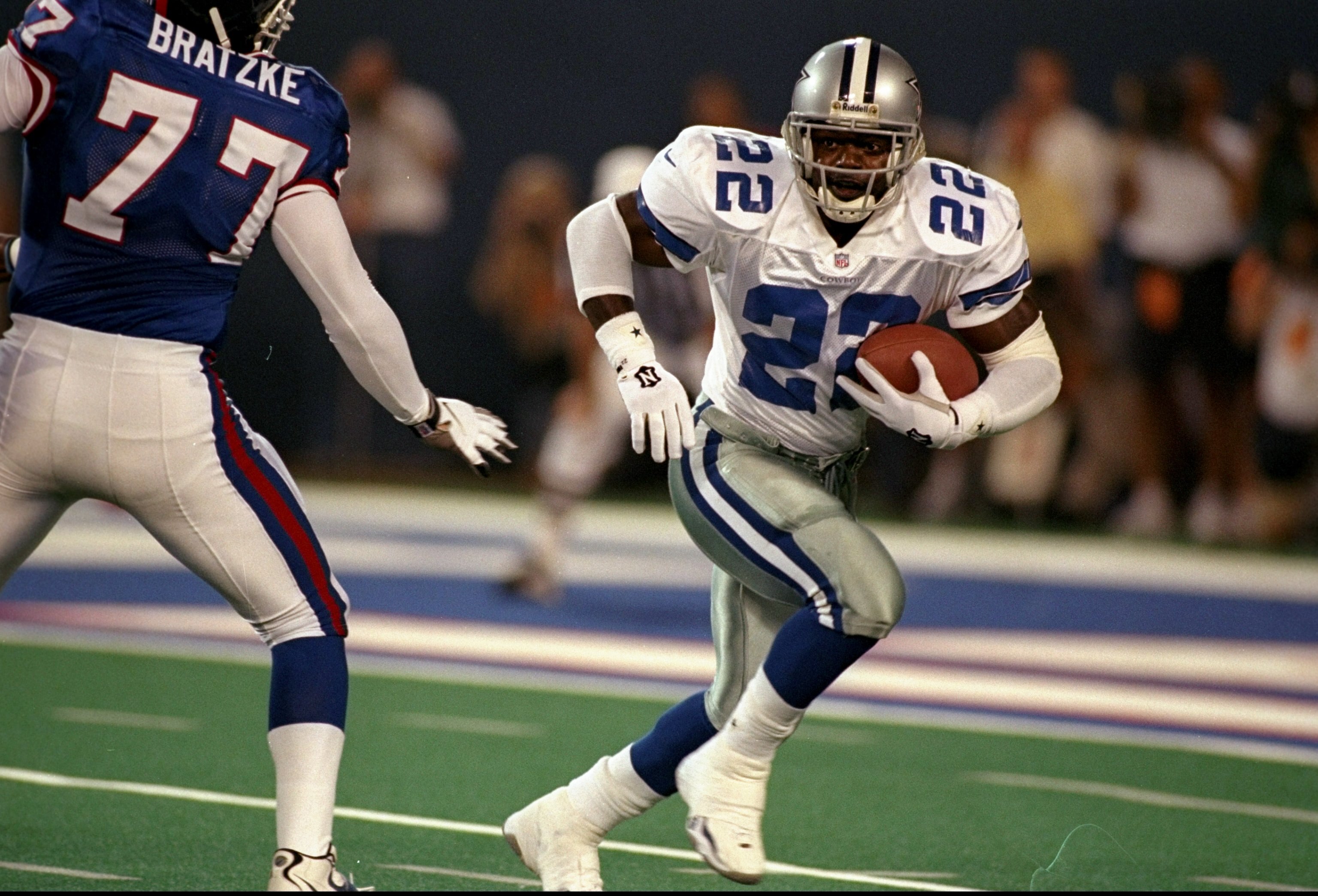 21 Sep 1998:  Running back Emmitt Smith #22 of the Dallas Cowboys in action during the game against the New York Giants at the Giants Stadium in East Rutherford, New Jersey. The Cowboys defeated the Giants 34-7. Mandatory Credit: Al Bello  /Allsport