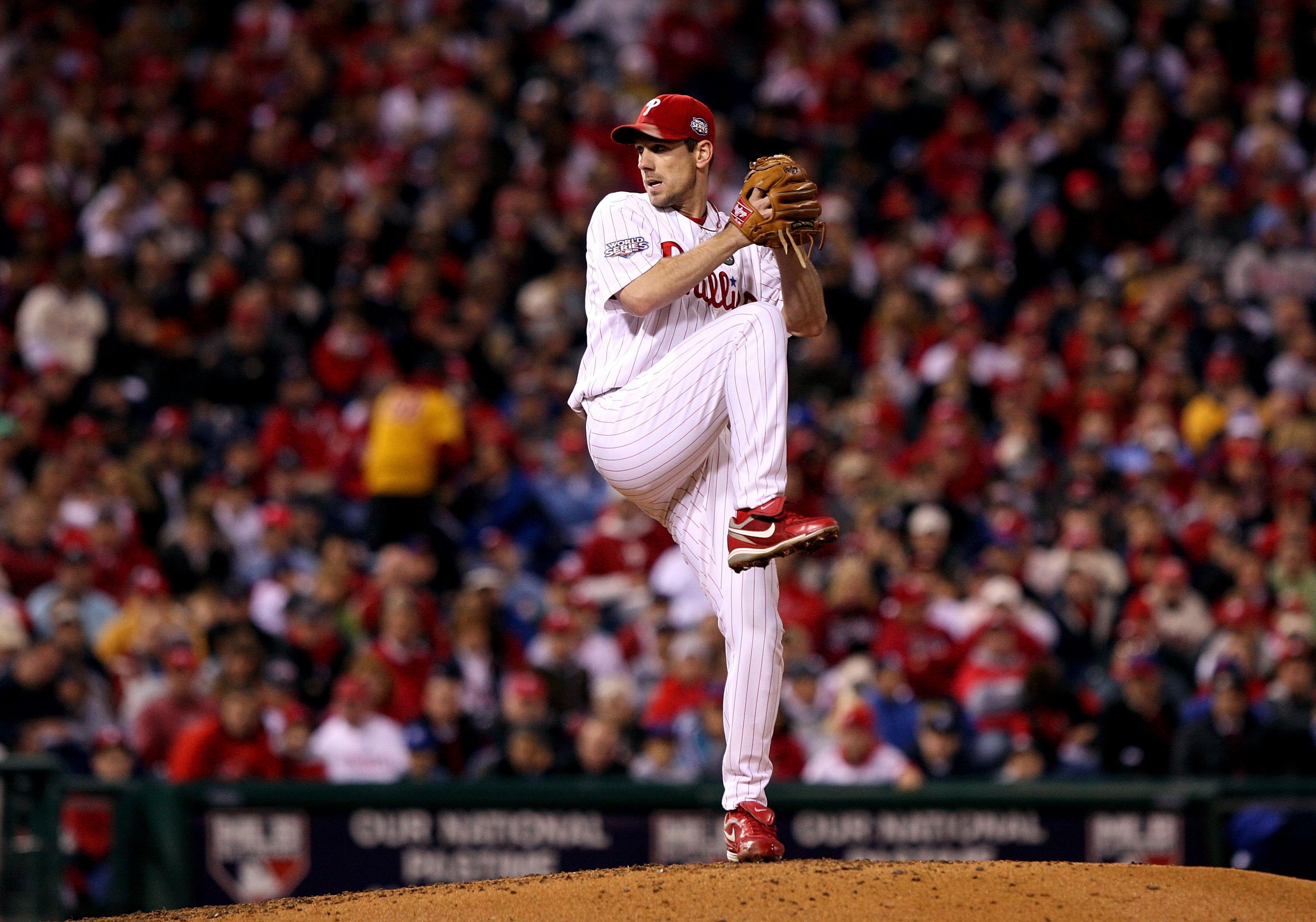 PHILADELPHIA - NOVEMBER 02:  Starting pitcher Cliff Lee #34 of the Philadelphia Phillies throws a pitch against the New York Yankees in Game Five of the 2009 MLB World Series at Citizens Bank Park on November 2, 2009 in Philadelphia, Pennsylvania. The Phi