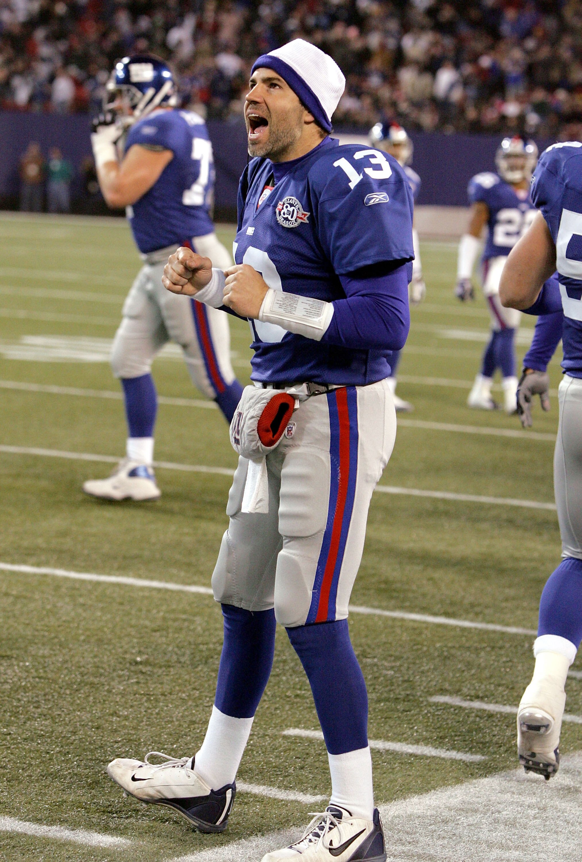 EAST RUTHERFORD, NJ - JANUARY 2:  Backup quarterback Kurt Warner #13 of the New York Giants cheers on his team during thier victory against the Dallas Cowboys on January 2, 2005 at Giants Stadium in East Rutherford, New Jersey. The Giants won the game 28-