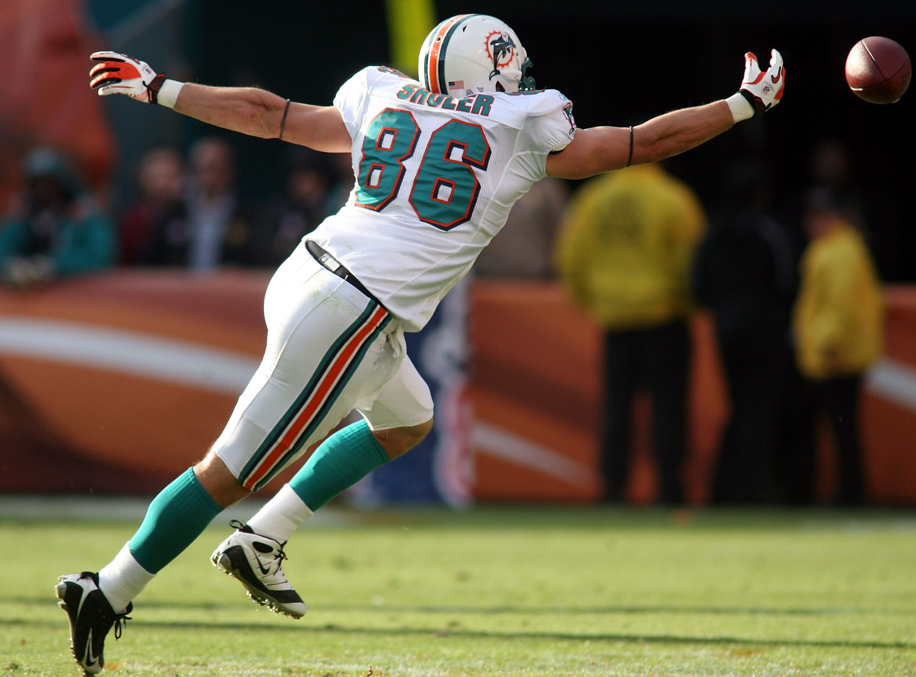 MIAMI - DECEMBER 26: Tight end Mickey Schuler #86 of the Miami Dolphins cannot make the catch against the Detroit Lions at Sun Life Stadium on December 26, 2010 in Miami, Florida. The Lions defeated the Dolphins 34-27.  (Photo by Marc Serota/Getty Images)