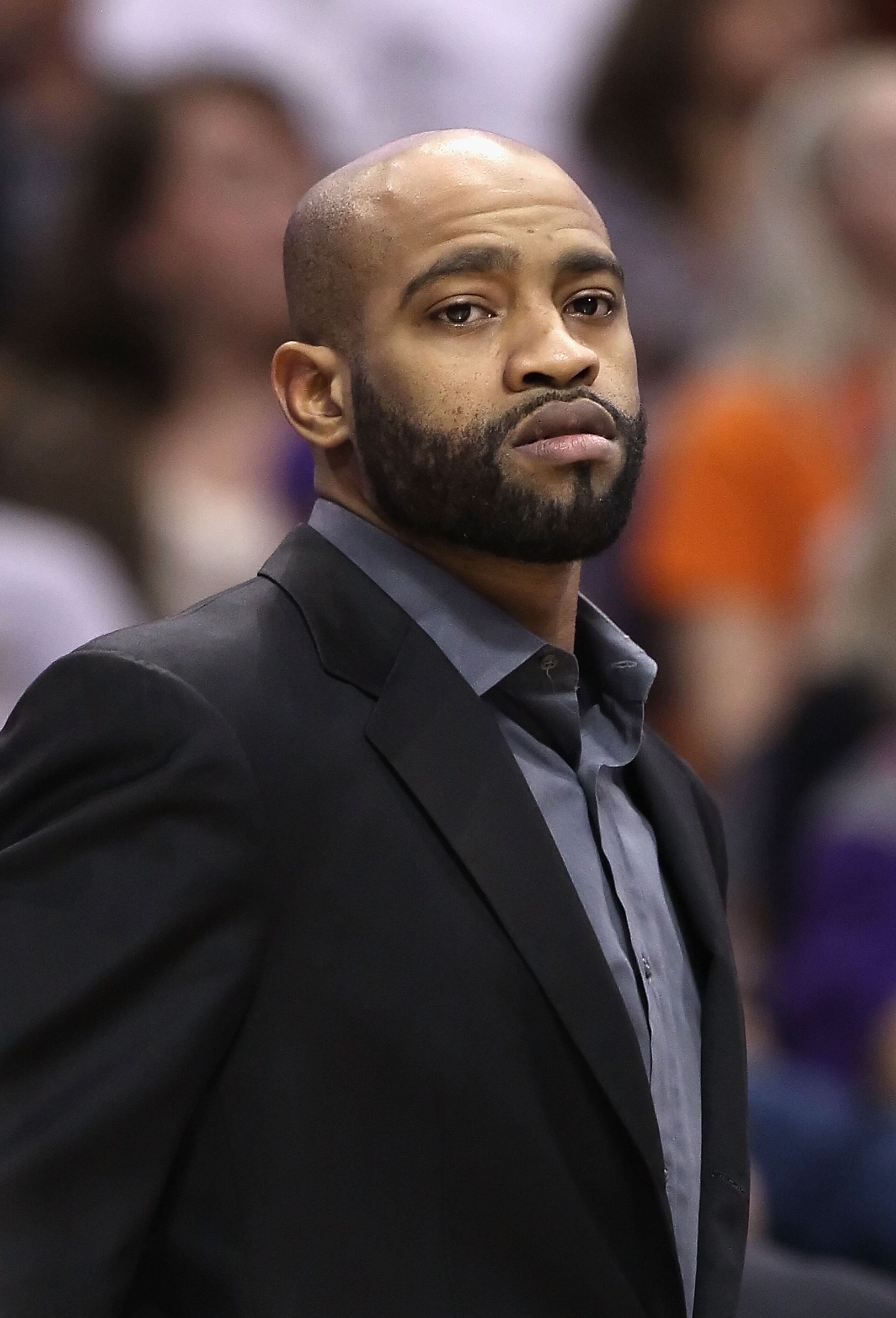 PHOENIX - DECEMBER 23: Vince Carter #25 of the Phoenix Suns during the NBA game against the Miami Heat at US Airways Center on December 23, 2010 in Phoenix, Arizona. The Heat defeated the Suns 95-83. NOTE TO USER: User expressly acknowledges and agrees t PHOENIX - DECEMBER 23: Vince Carter #25 of the Phoenix Suns during the NBA game against the Miami Heat at US Airways Center on December 23, 2010 in Phoenix, Arizona. The Heat defeated the Suns 95-83. NOTE TO USER: User expressly acknowledges and agrees t