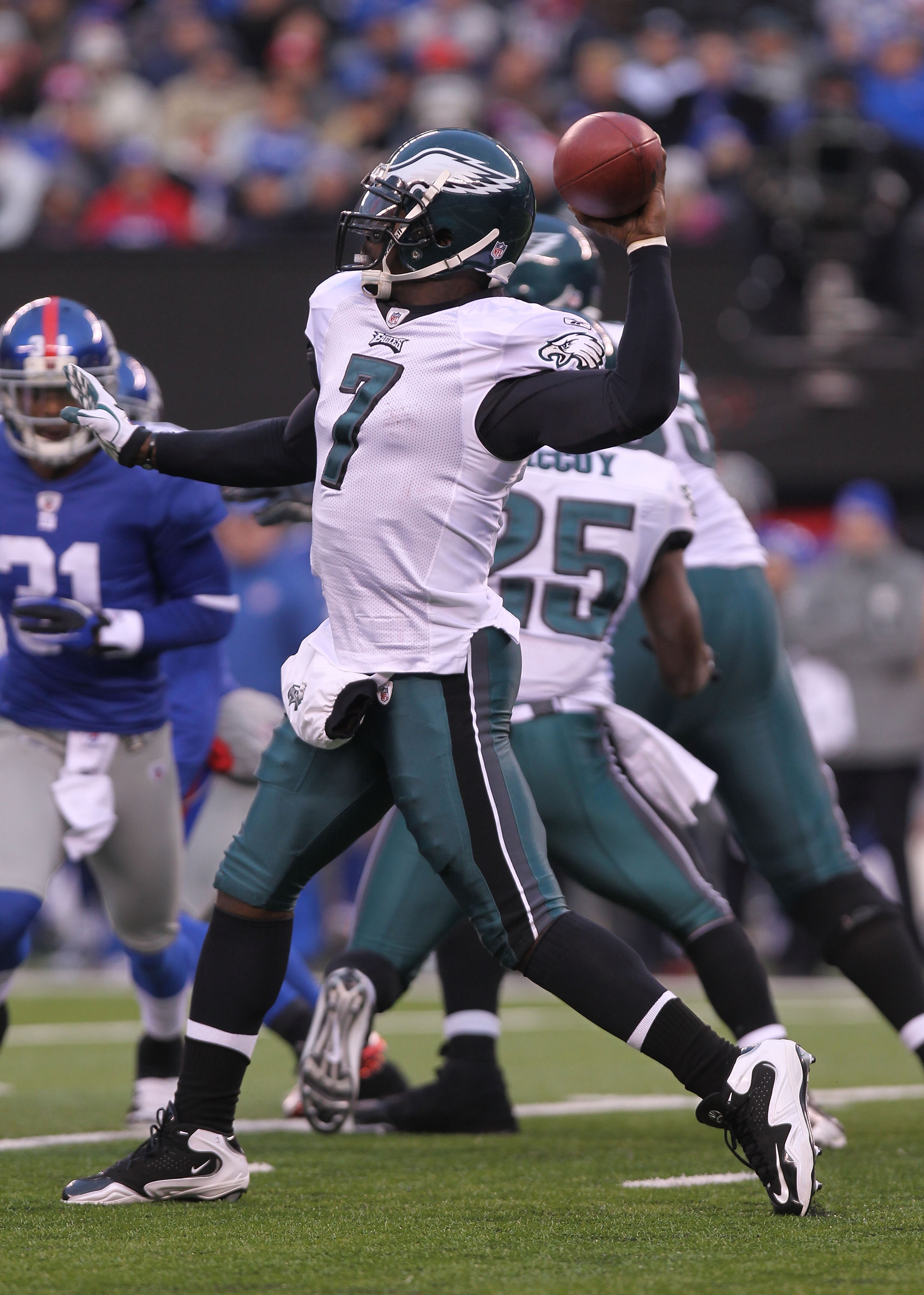 EAST RUTHERFORD, NJ - DECEMBER 19:  Michael Vick #7 of the Philadelphia Eagles passes against the New York Giants at New Meadowlands Stadium on December 19, 2010 in East Rutherford, New Jersey.  (Photo by Nick Laham/Getty Images)