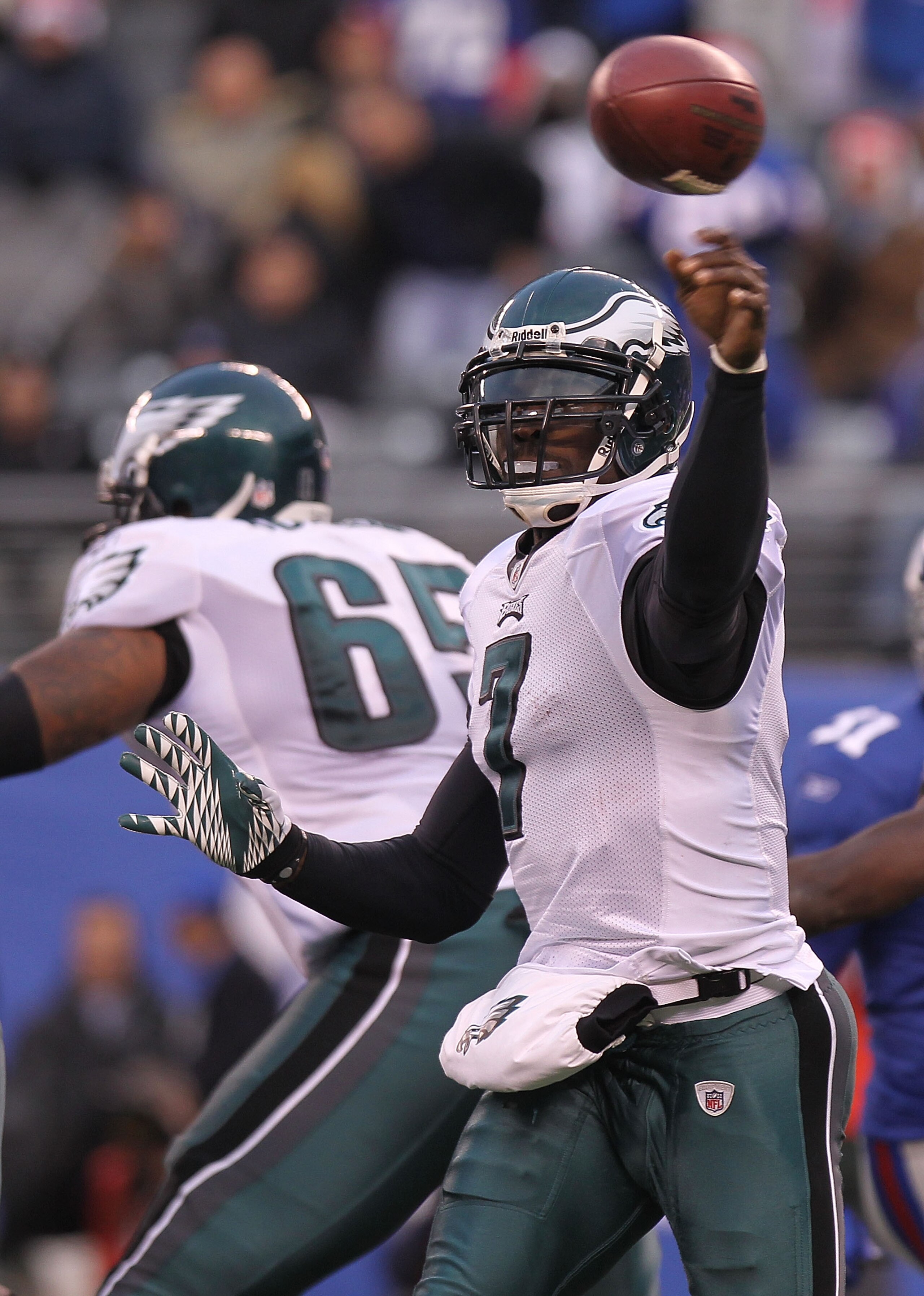 EAST RUTHERFORD, NJ - DECEMBER 19:  Michael Vick #7 of the Philadelphia Eagles passes against the New York Giants at New Meadowlands Stadium on December 19, 2010 in East Rutherford, New Jersey.  (Photo by Nick Laham/Getty Images)