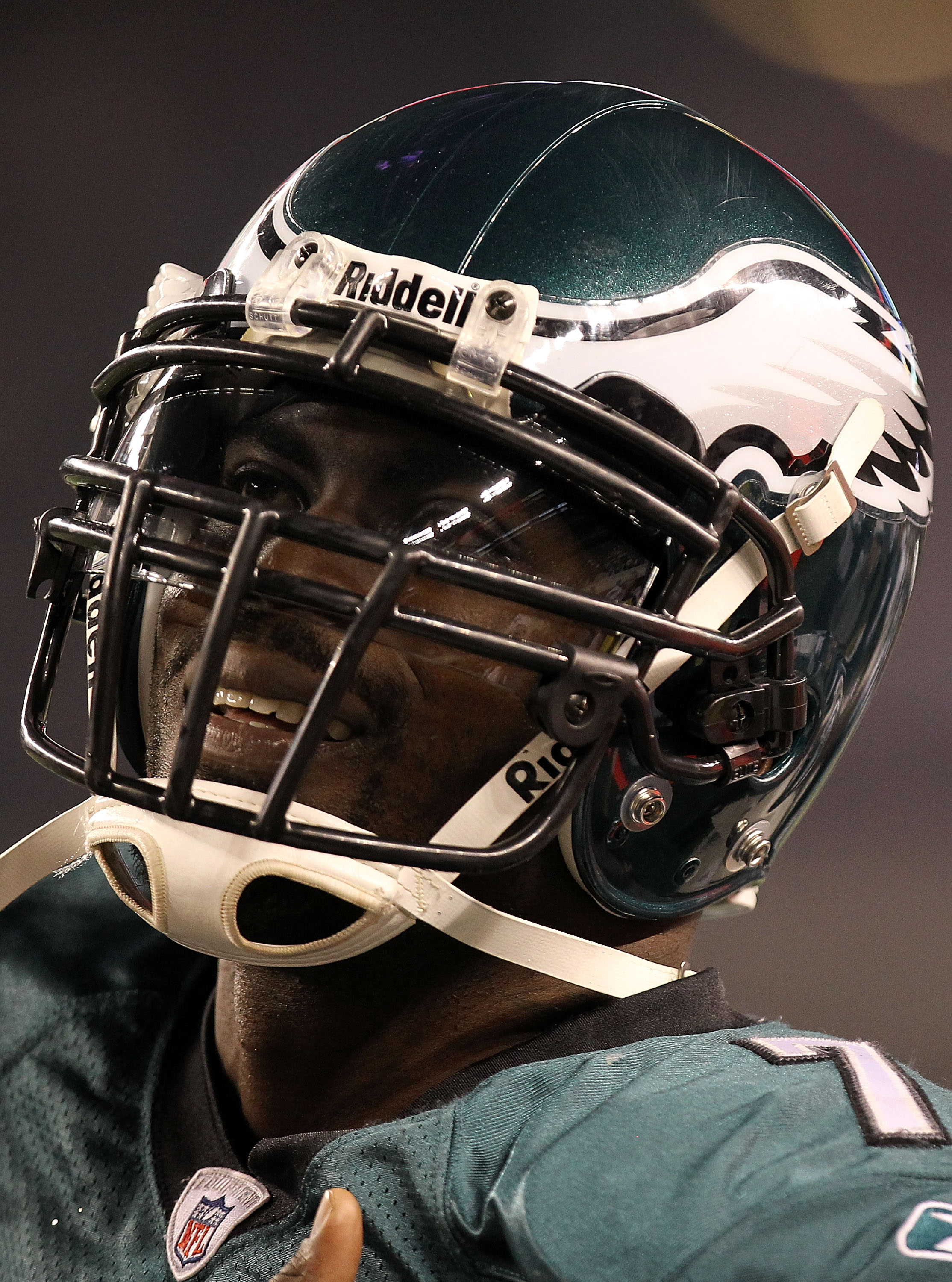 ARLINGTON, TX - DECEMBER 12:  Quarterback Michael Vick #7 of the Philadelphia Eagles on the sidelines against the Dallas Cowboys at Cowboys Stadium on December 12, 2010 in Arlington, Texas.  (Photo by Ronald Martinez/Getty Images)