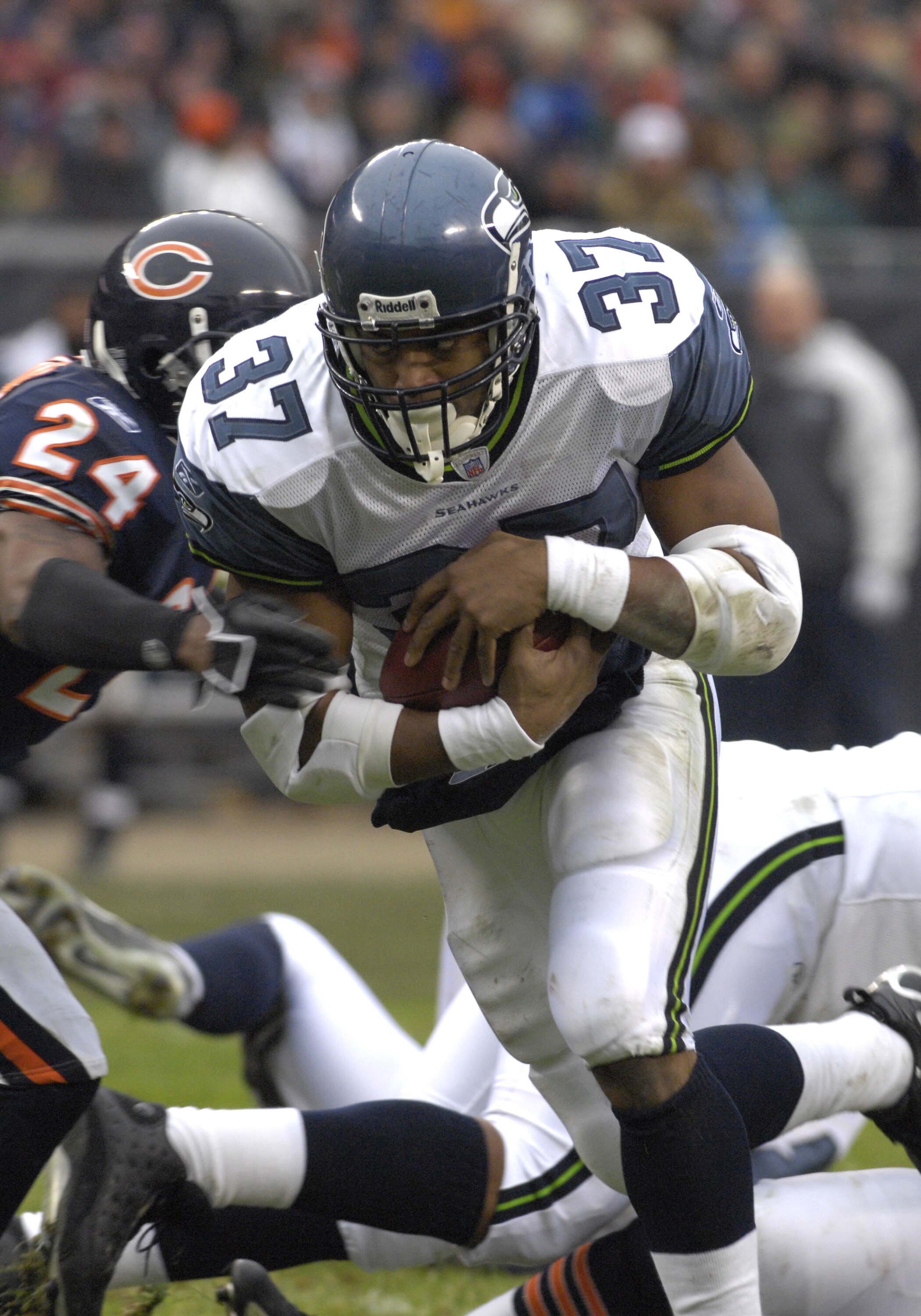 Seattle Seahawks running back Shaun Alexander rushes upfield  against the Chicago Bears  in an NFC Divisional Playoff game January 14, 2007 in Soldier Field, Chicago. The Bears won 27 - 24.  (Photo by Al Messerschmidt/Getty Images)