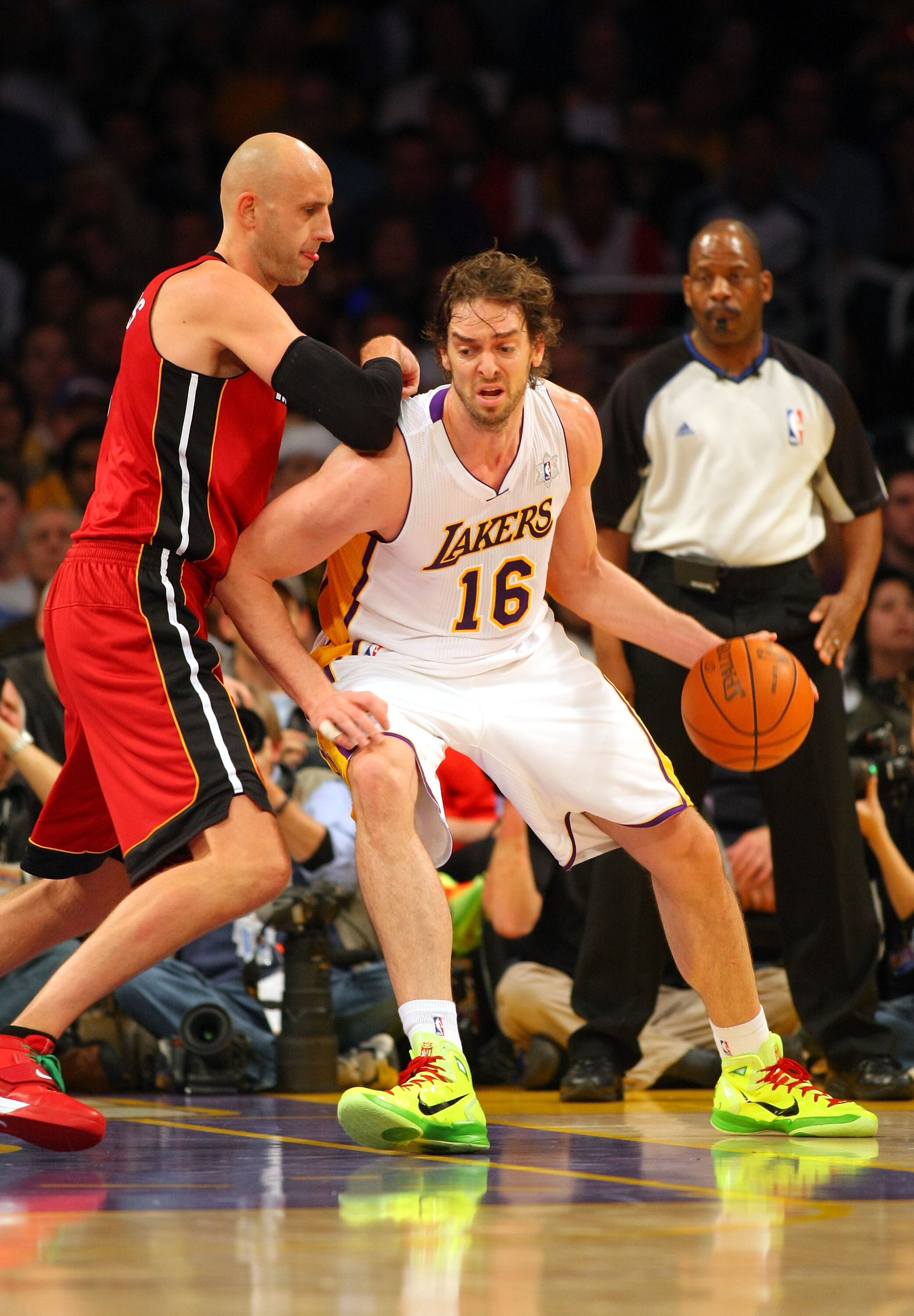LOS ANGELES, CA - DECEMBER 25:  Pau Gasol #16 of the Los Angeles Lakers dribbles to the basket against Zydrunas Ilgauskas #11 of the Miami Heat during the NBA game at Staples Center on December 25, 2010 in Los Angeles, California. The Heat defeated the La