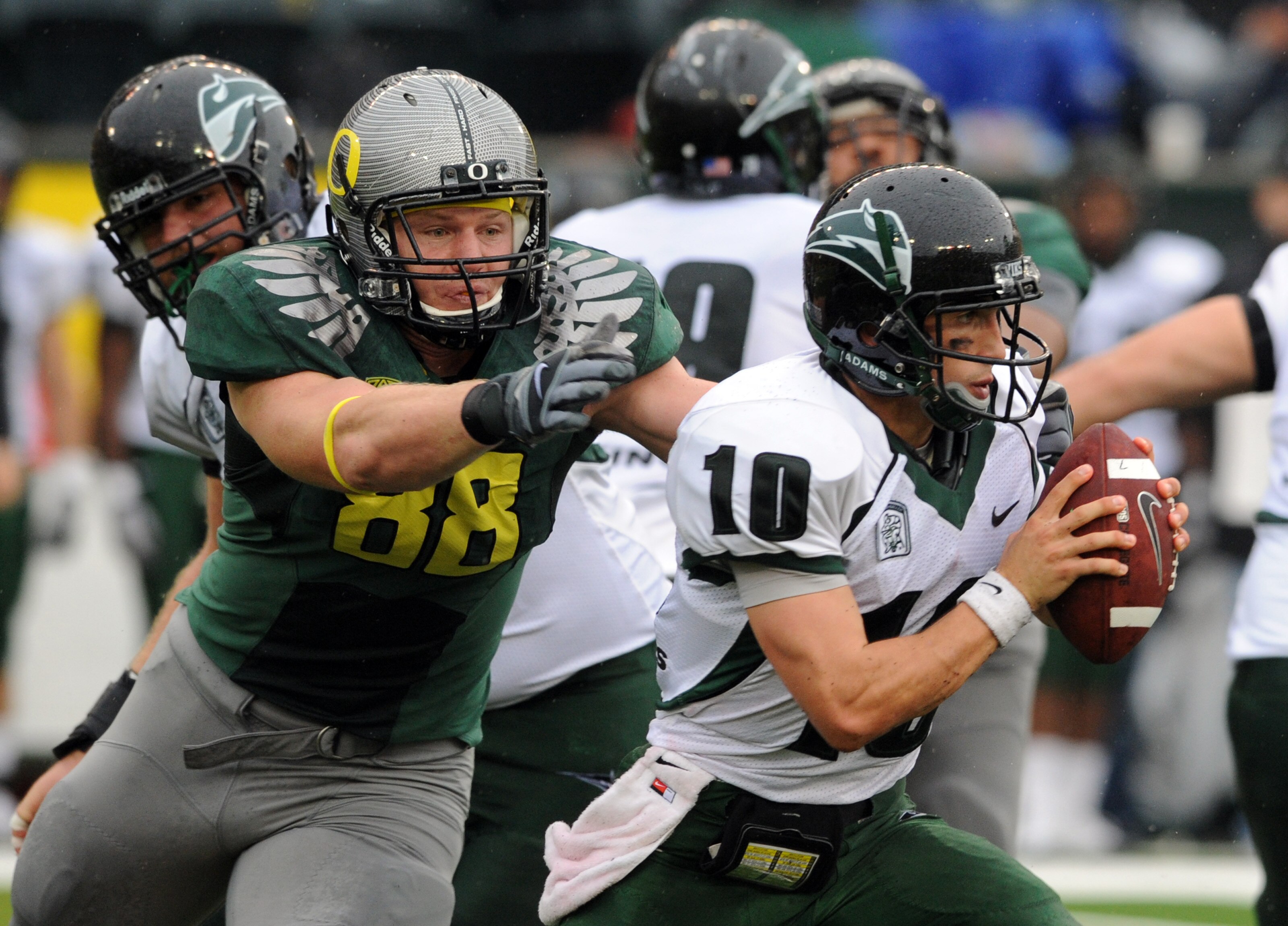 EUGENE, OR - SEPTEMBER 18: Defensive tackle Brandon Bair #88 of the Oregon Ducks reaches out to tackle quarterback Connor Kavanaugh #10 in the second quarter of the game against the Portland State Vikings at Autzen Stadium on September 18, 2010 in Eugene,