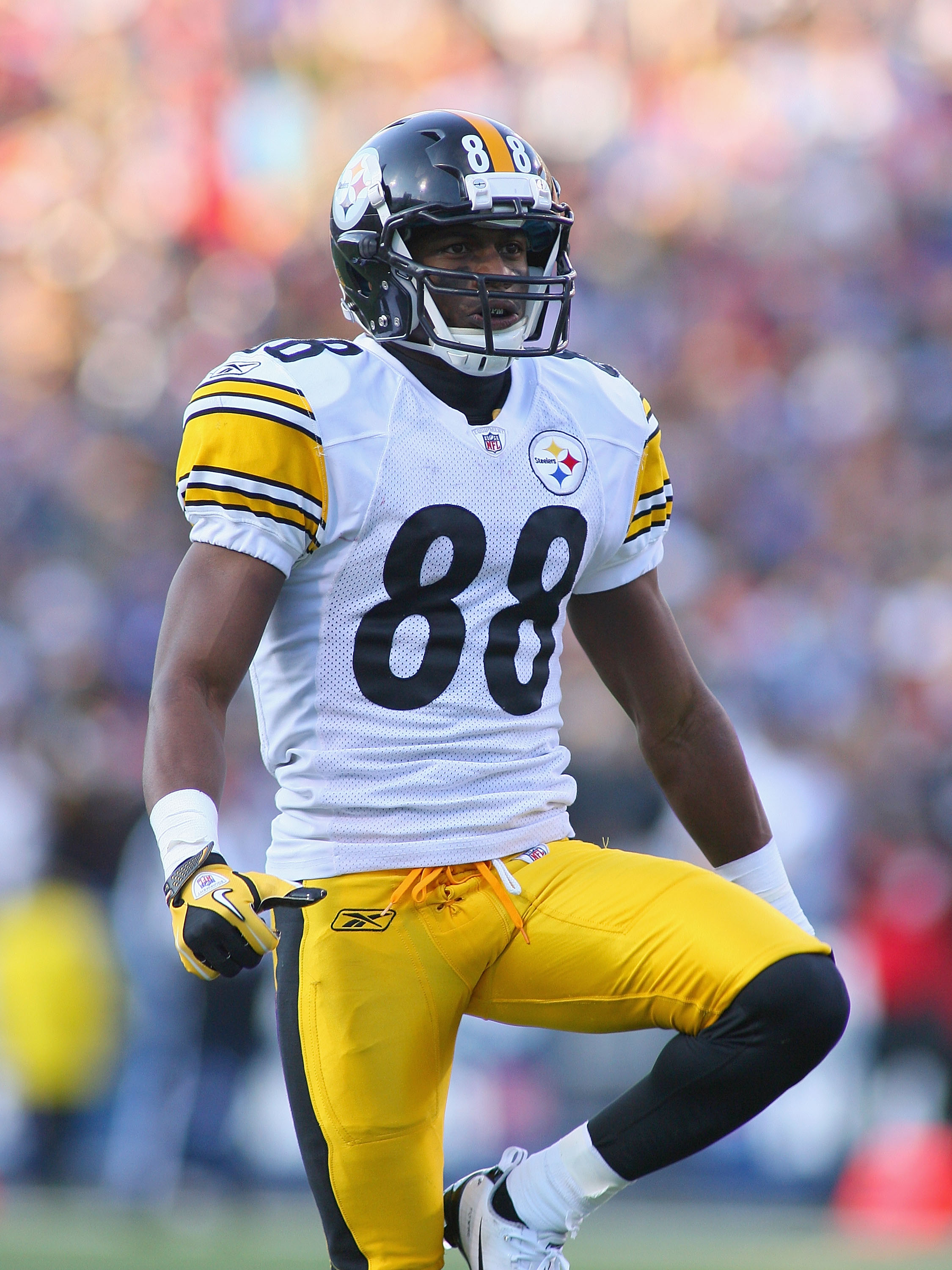 ORCHARD PARK, NY - NOVEMBER 28: Emmanuel Sanders #88 of the Pittsburgh Steelers readies for a kickoff against the Buffalo Bills  at Ralph Wilson Stadium on November 28, 2010 in Orchard Park, New York. Pittsburgh won 19-16 in overtime.  (Photo by Rick Stew