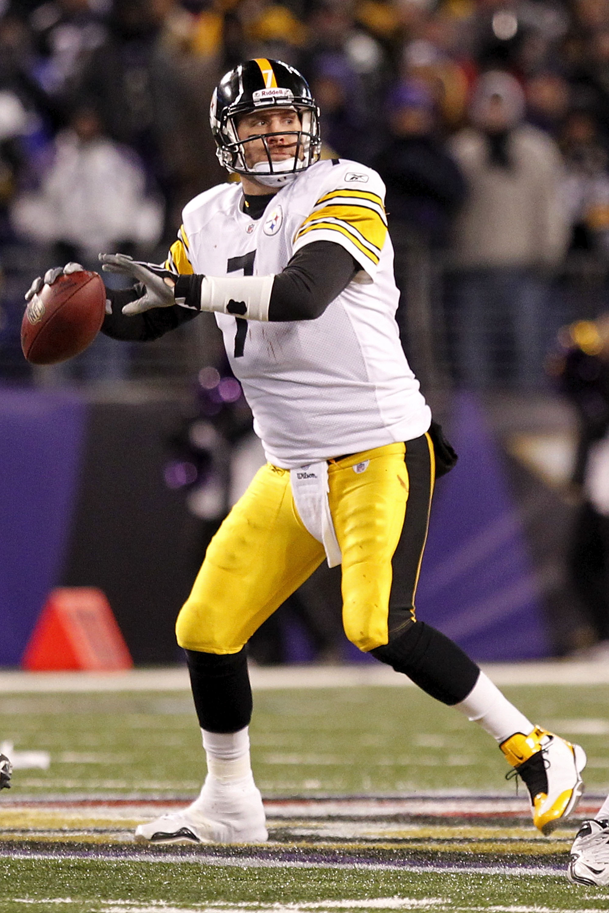 BALTIMORE, MD - DECEMBER 05: Ben Roethlisberger #7 of the Pittsburgh Steelers throws the ball against the Baltimore Ravens at M&T Bank Stadium on December 5, 2010 in Baltimore, Maryland.  (Photo by Geoff Burke/Getty Images)